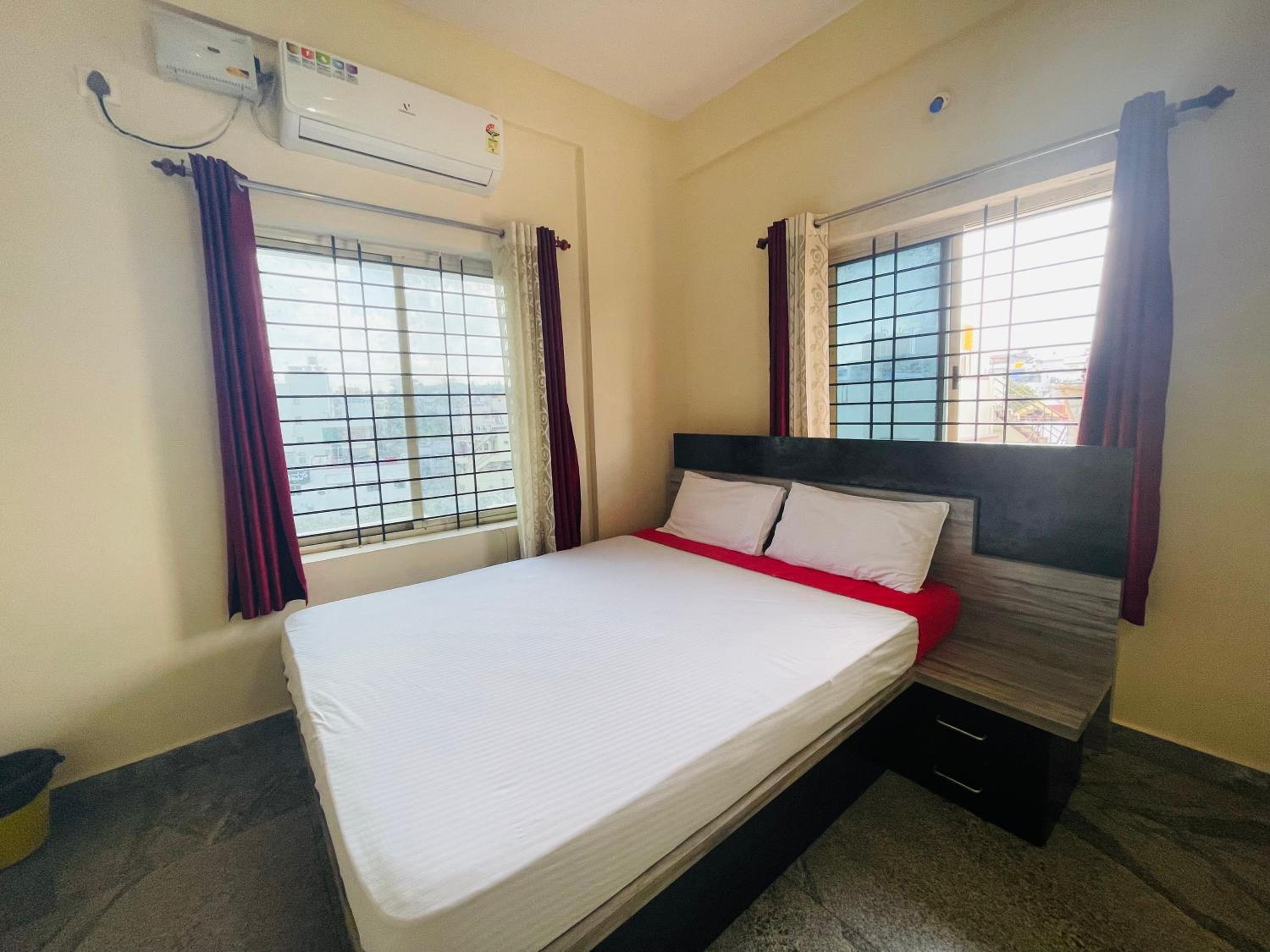 Deluxe Double Room - Photo 35