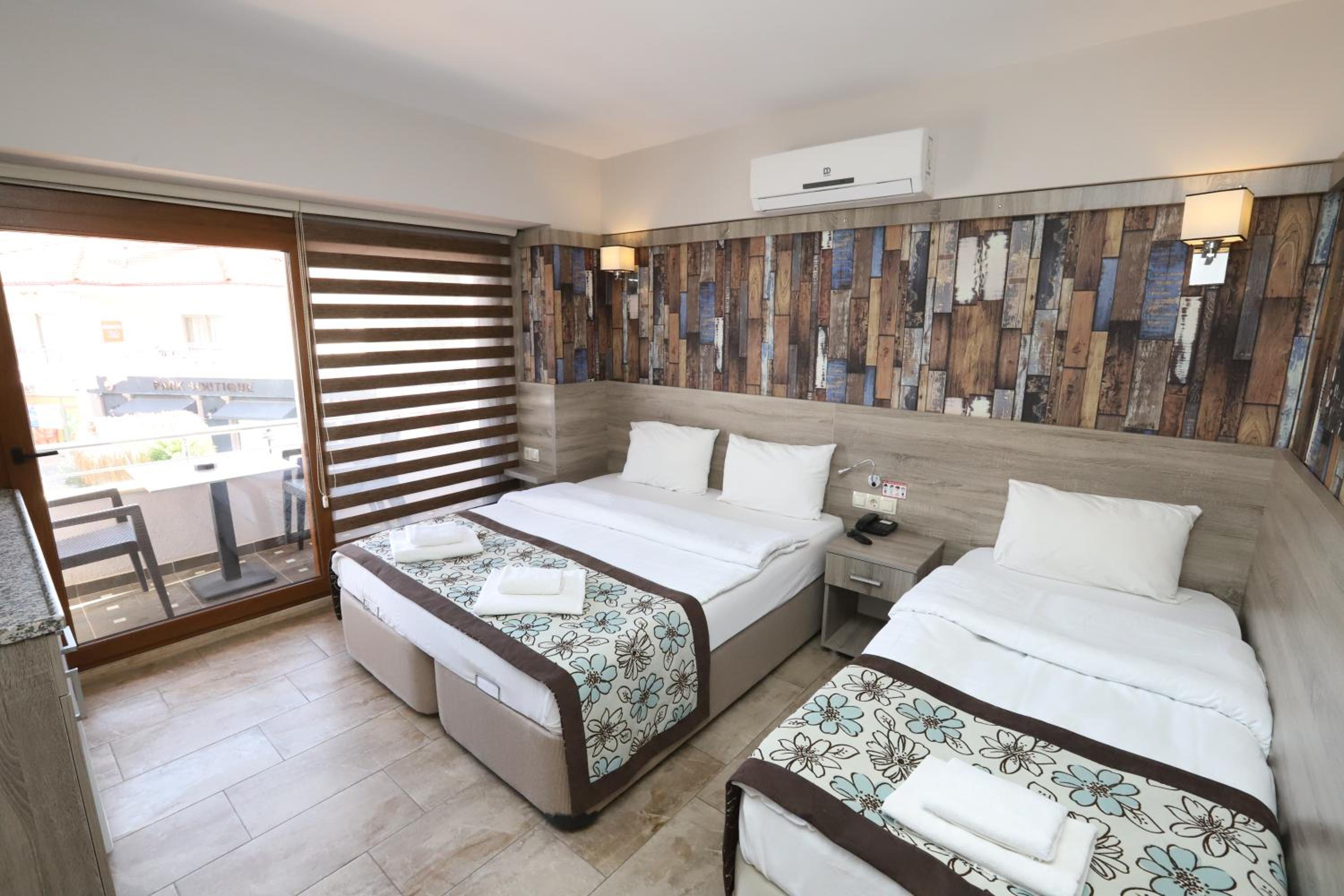 Deluxe Double or Twin Room with Balcony photo 3