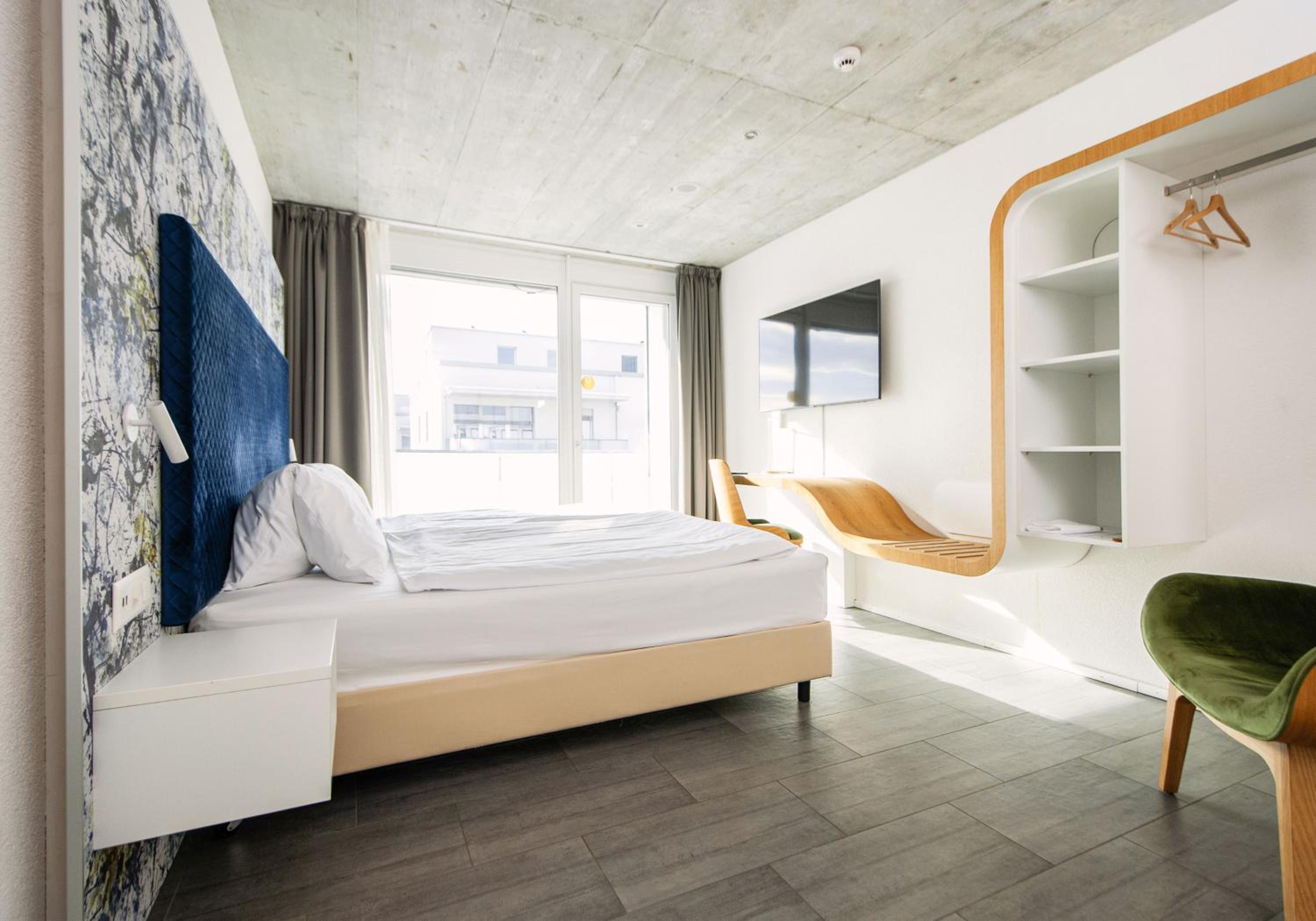 Standard Queen Room