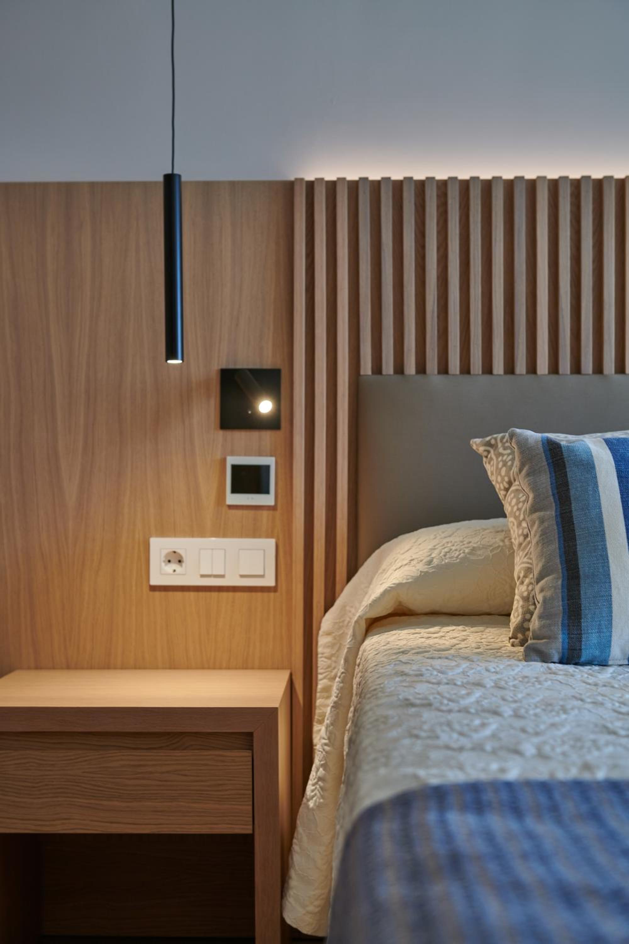 Double or Twin Room with Sea View thumbnail 5