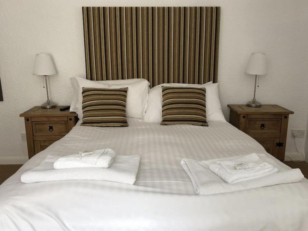Deluxe Double Room with Shower
