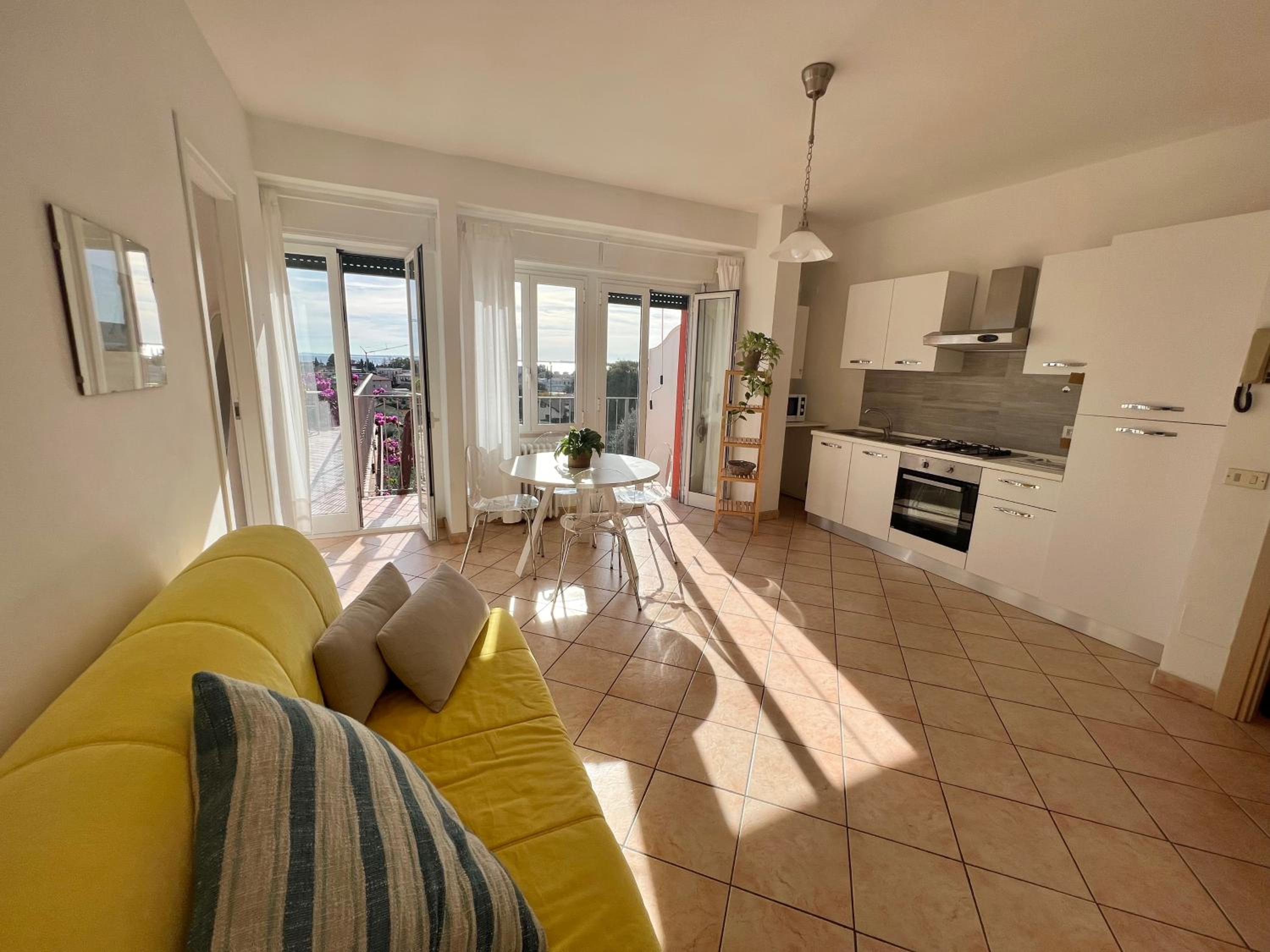 Apartment with Terrace - Photo 6