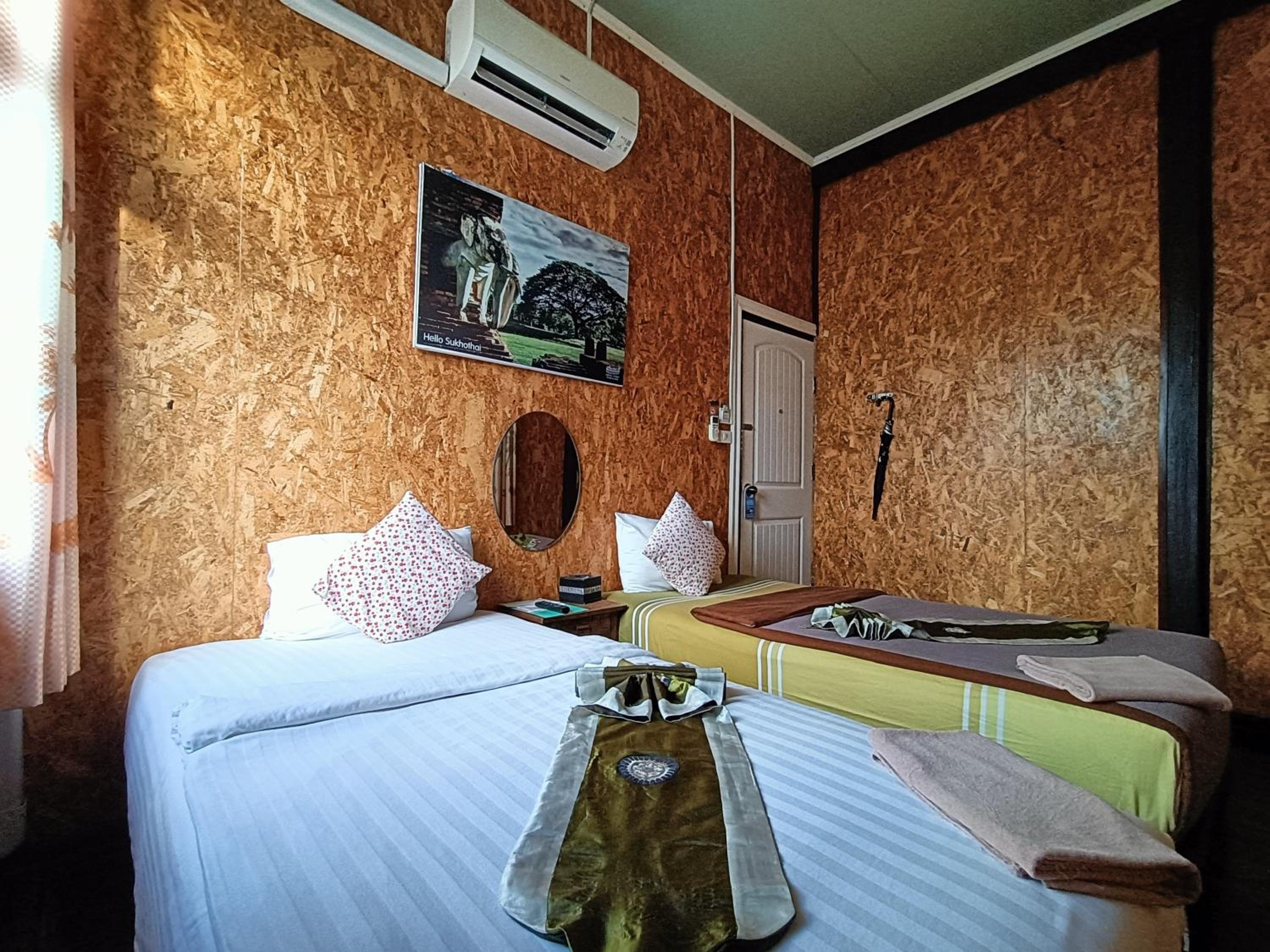 Double or Twin Room with Shared Bathroom photo 3