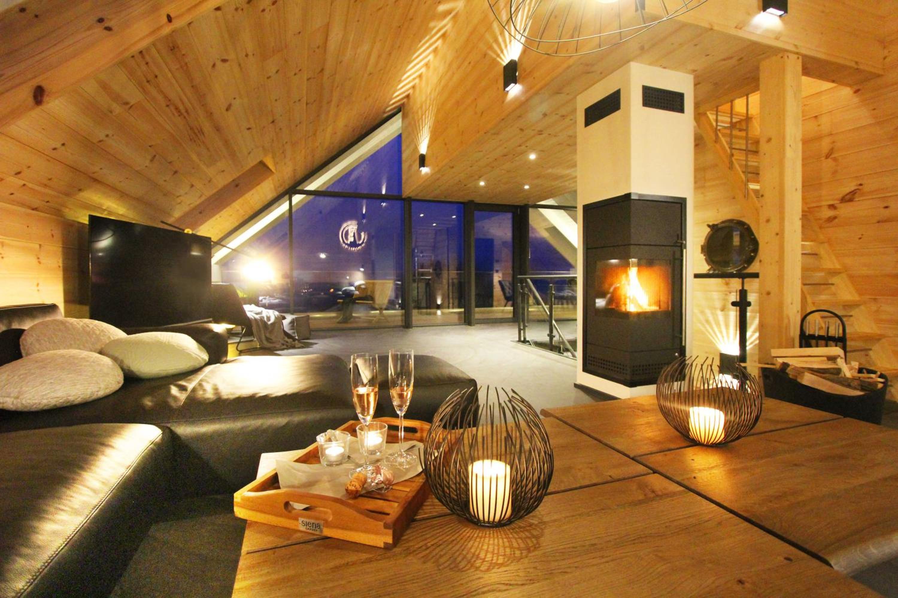 Five-Bedroom House photo 1