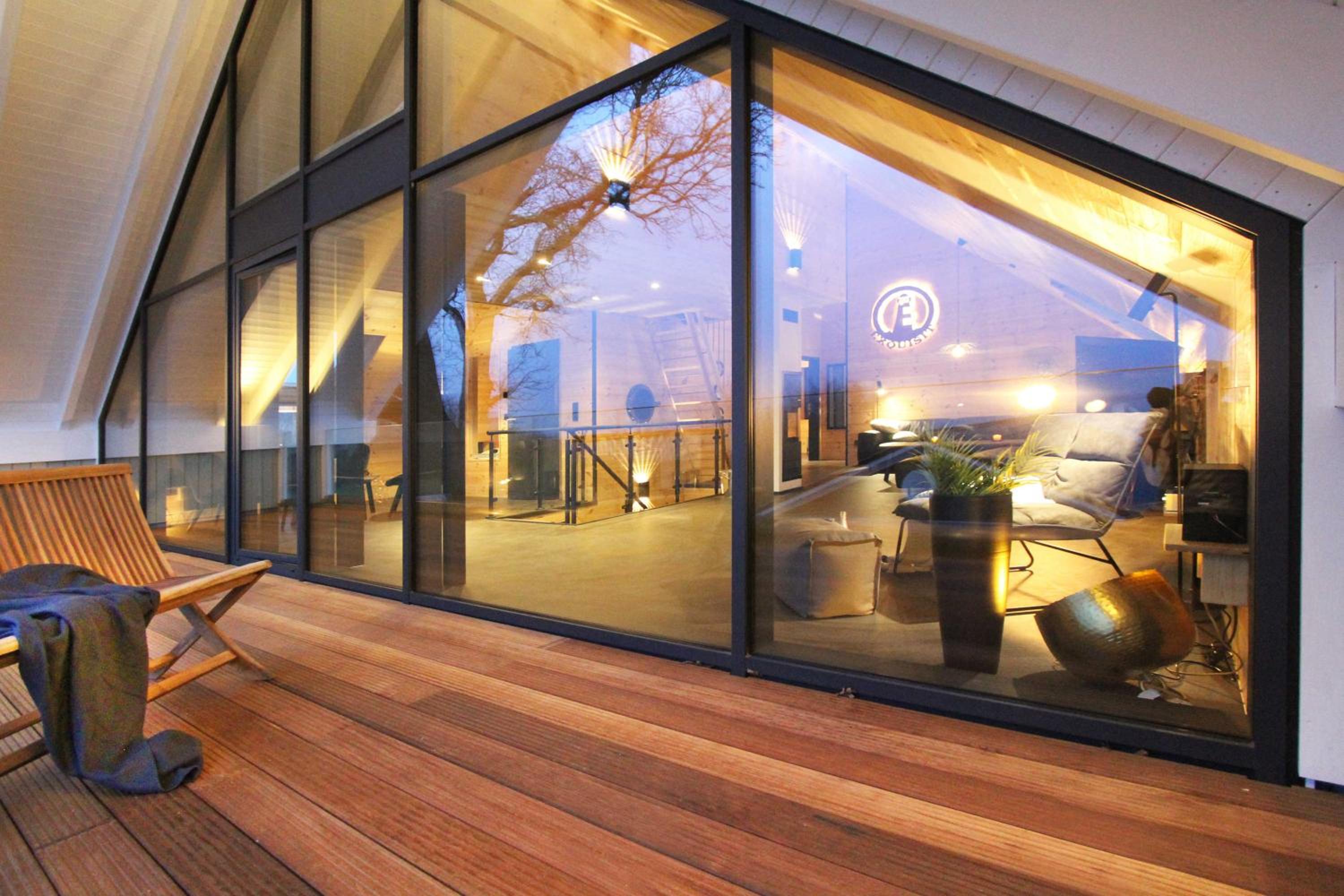 Five-Bedroom House photo 2