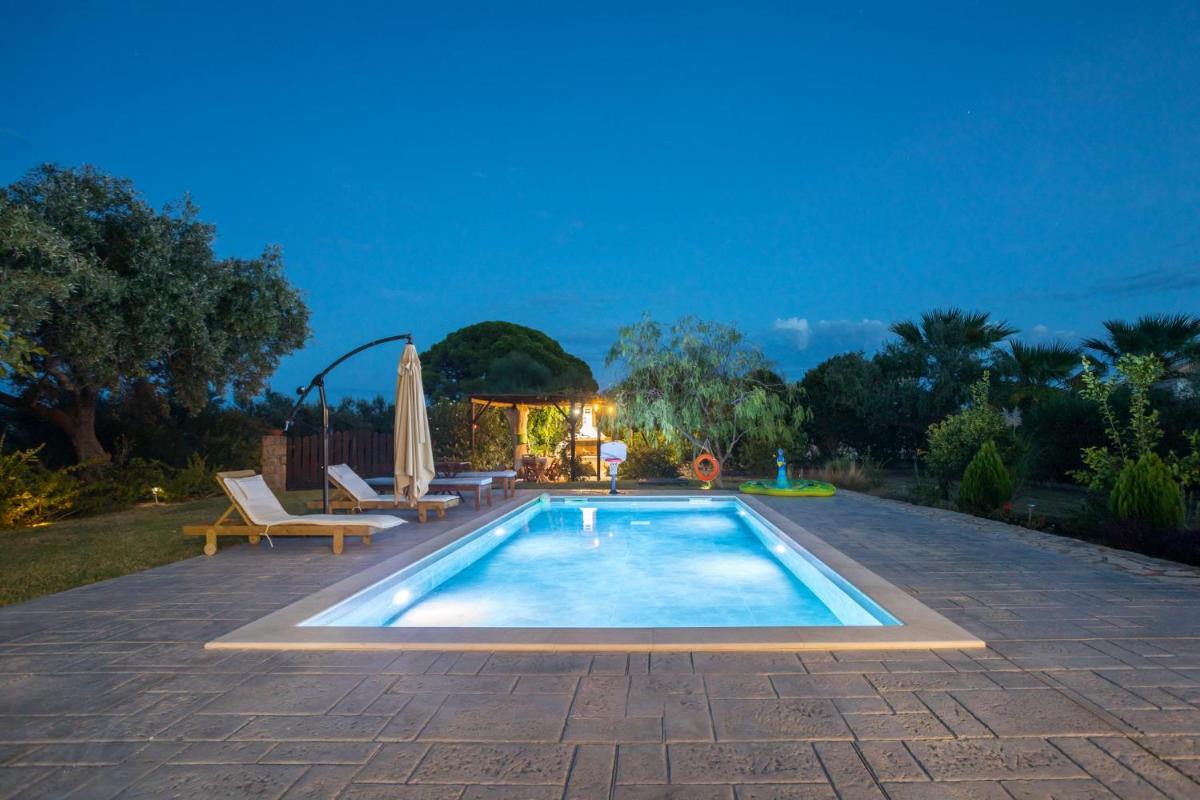 Three-Bedroom Villa - Photo 23