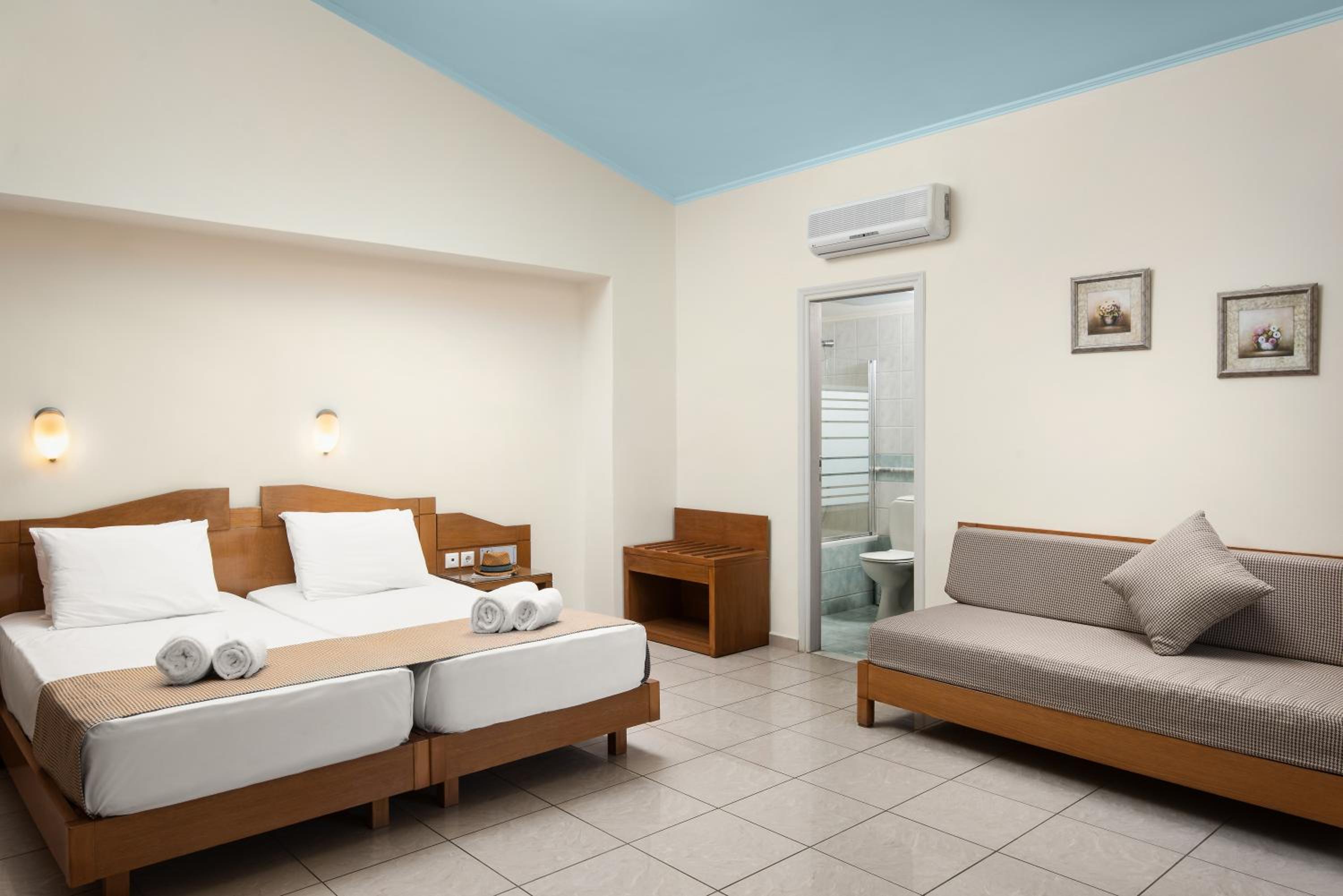 Double or Twin Room photo 1
