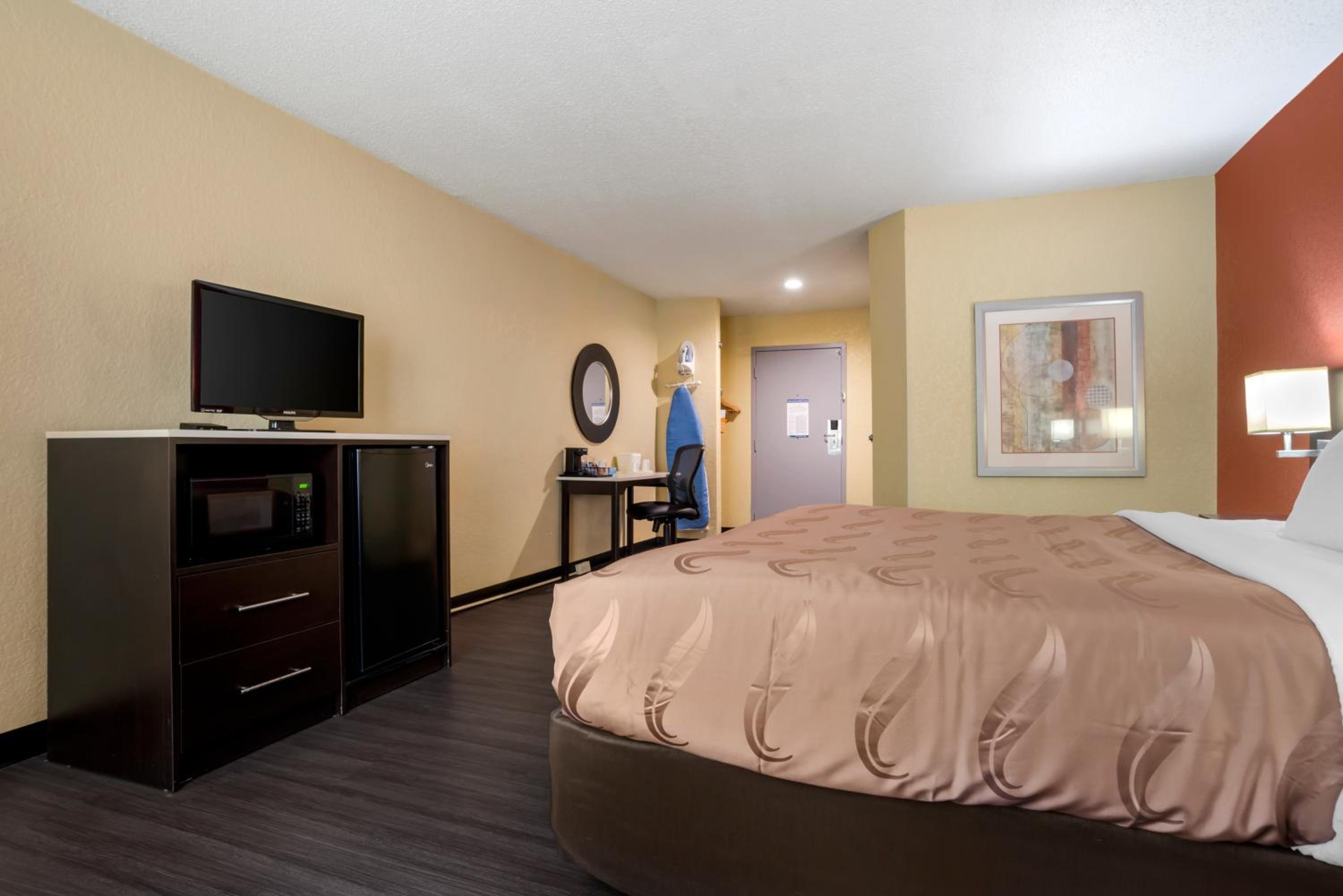 King Room - Accessible/Non-Smoking photo 2