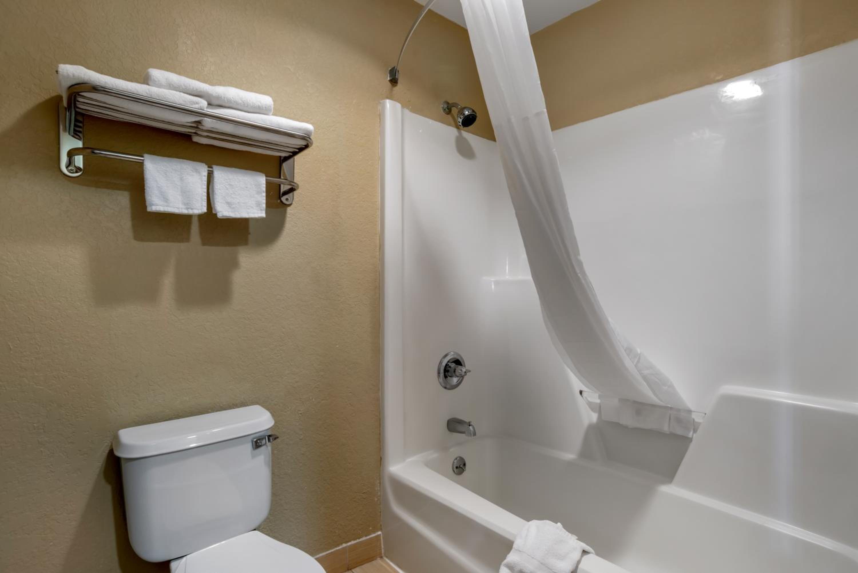 Standard Queen Room - First Floor - Non-Smoking photo 2