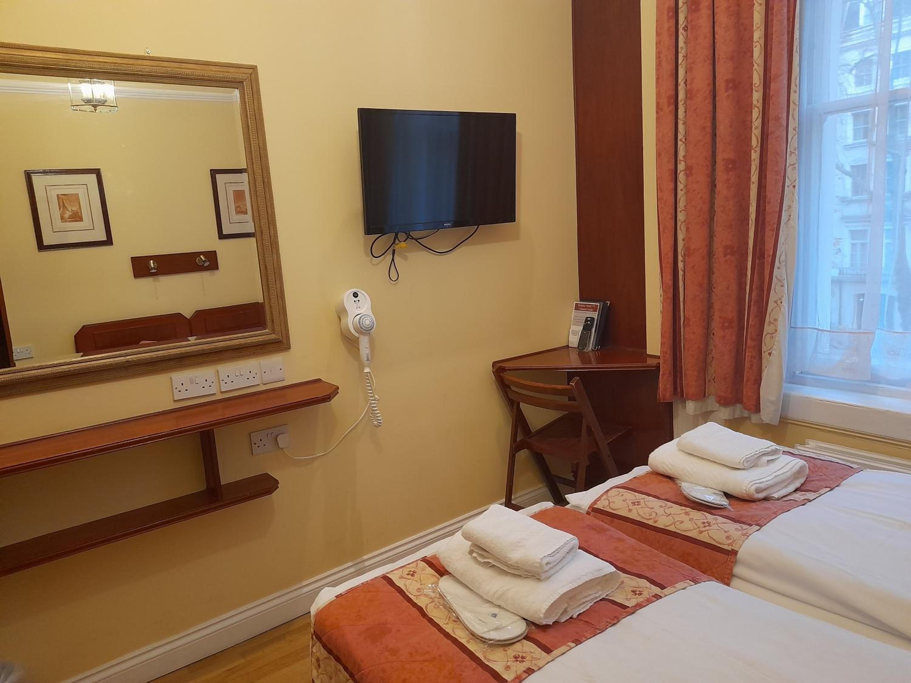 Superior Twin Room photo 2