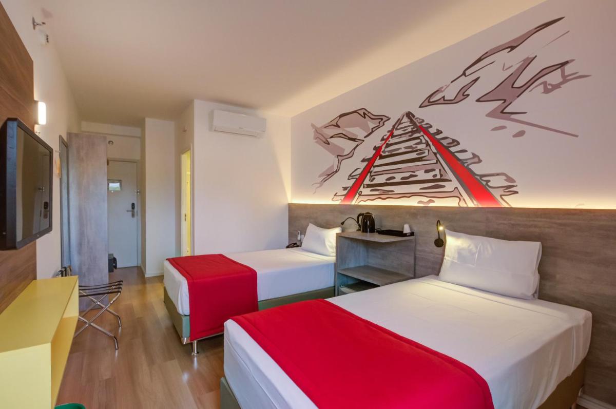 Standard King Room photo 2