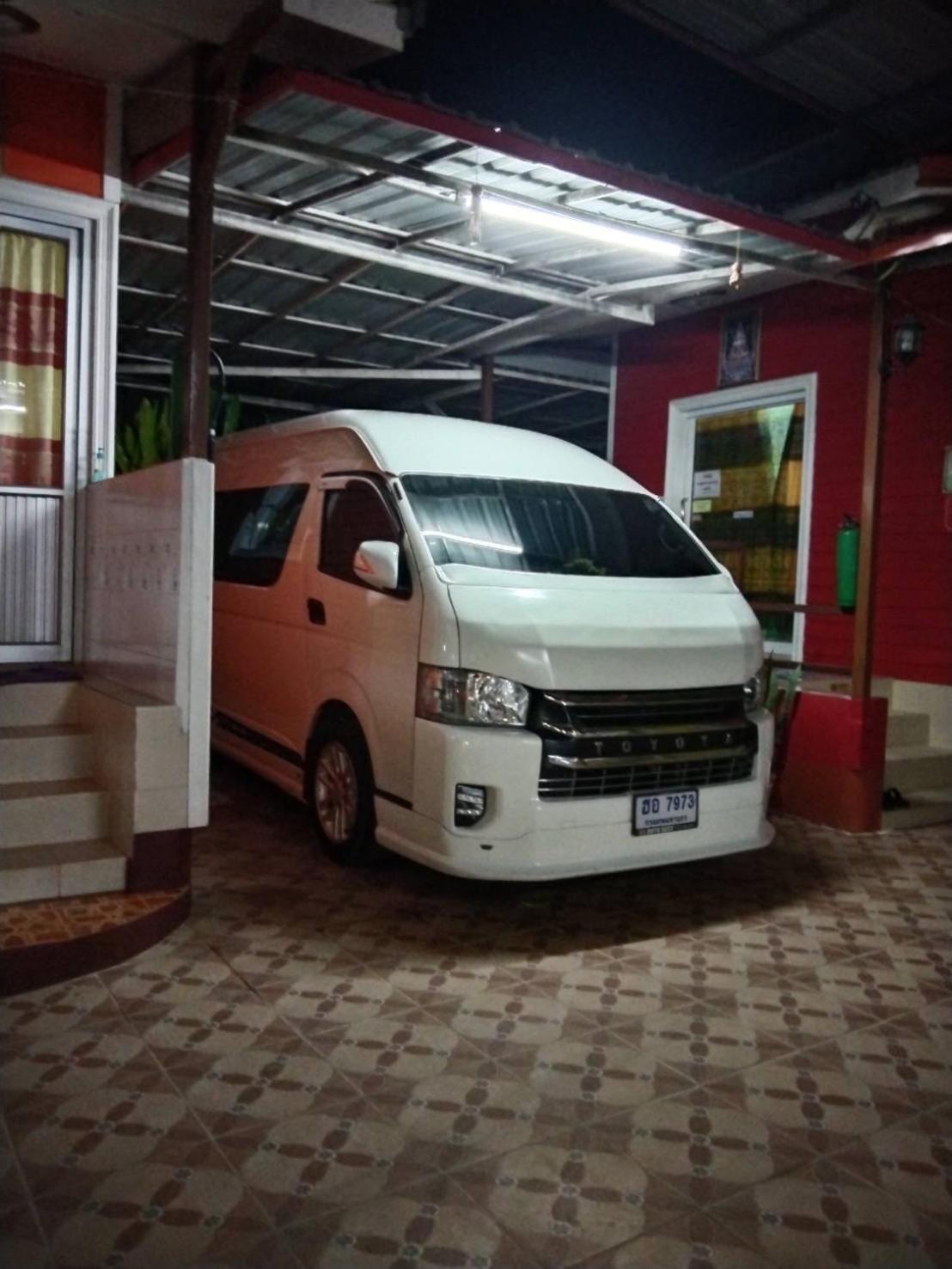 Double or Twin Room with Private Bathroom - Photo 44