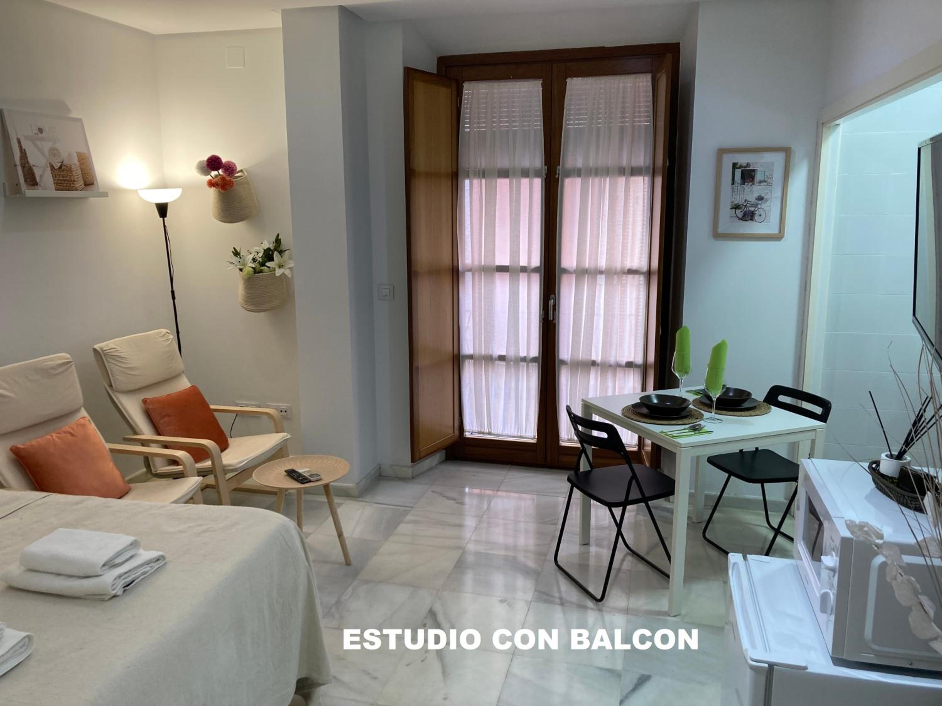 Studio with Balcony - Photo 1