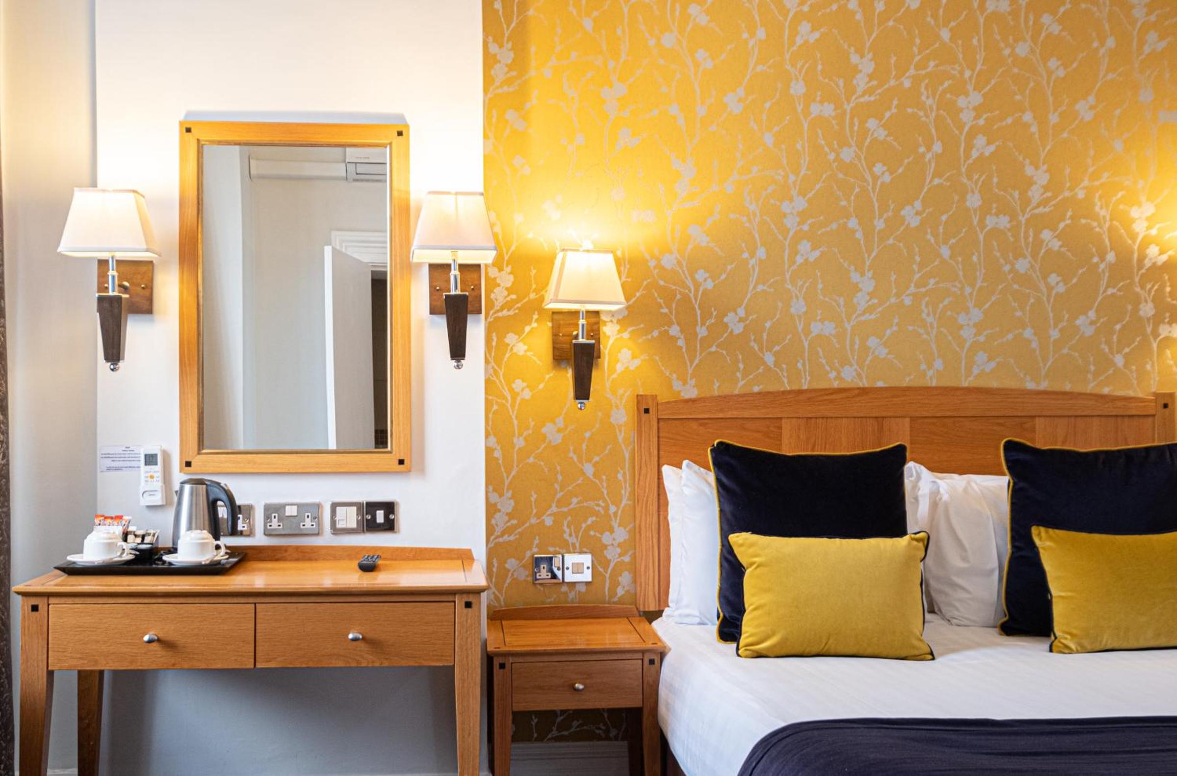 Standard Double or Twin Room with Air conditioning - Photo 4