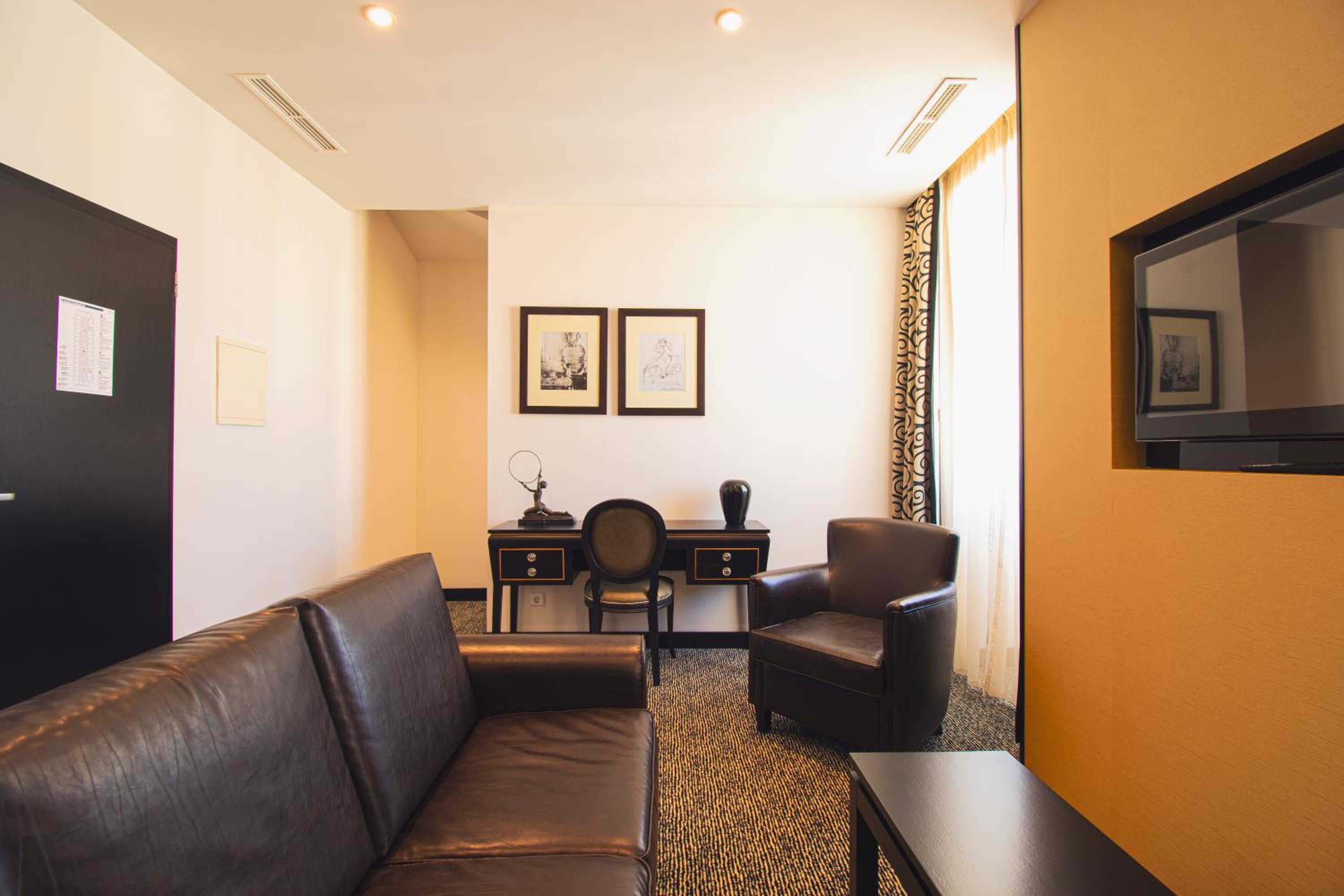 Suite - Photo 2