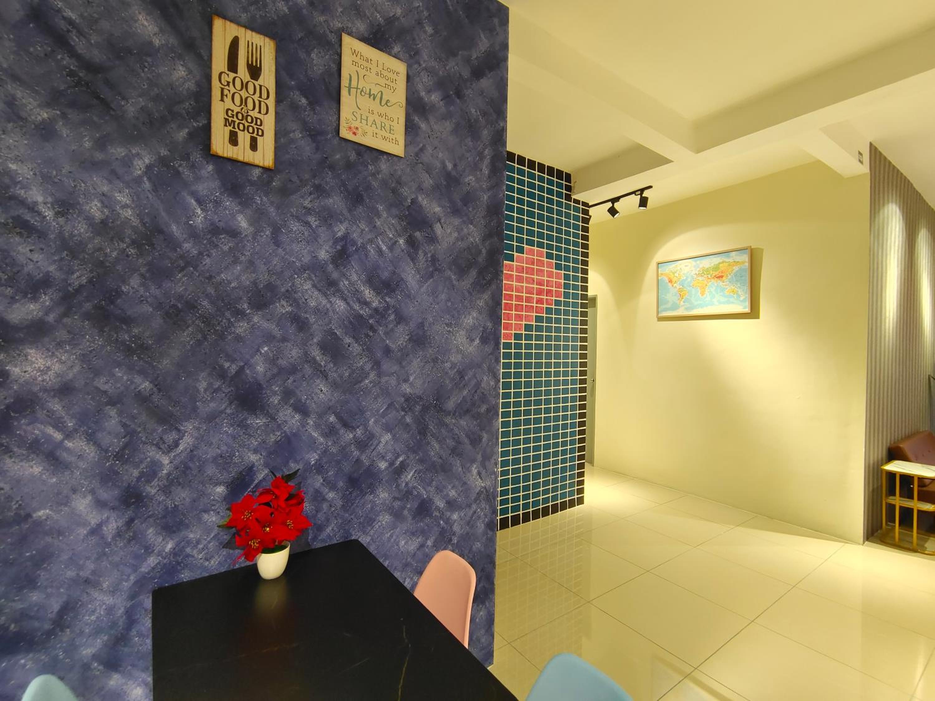 Three-Bedroom Apartment - Photo 10
