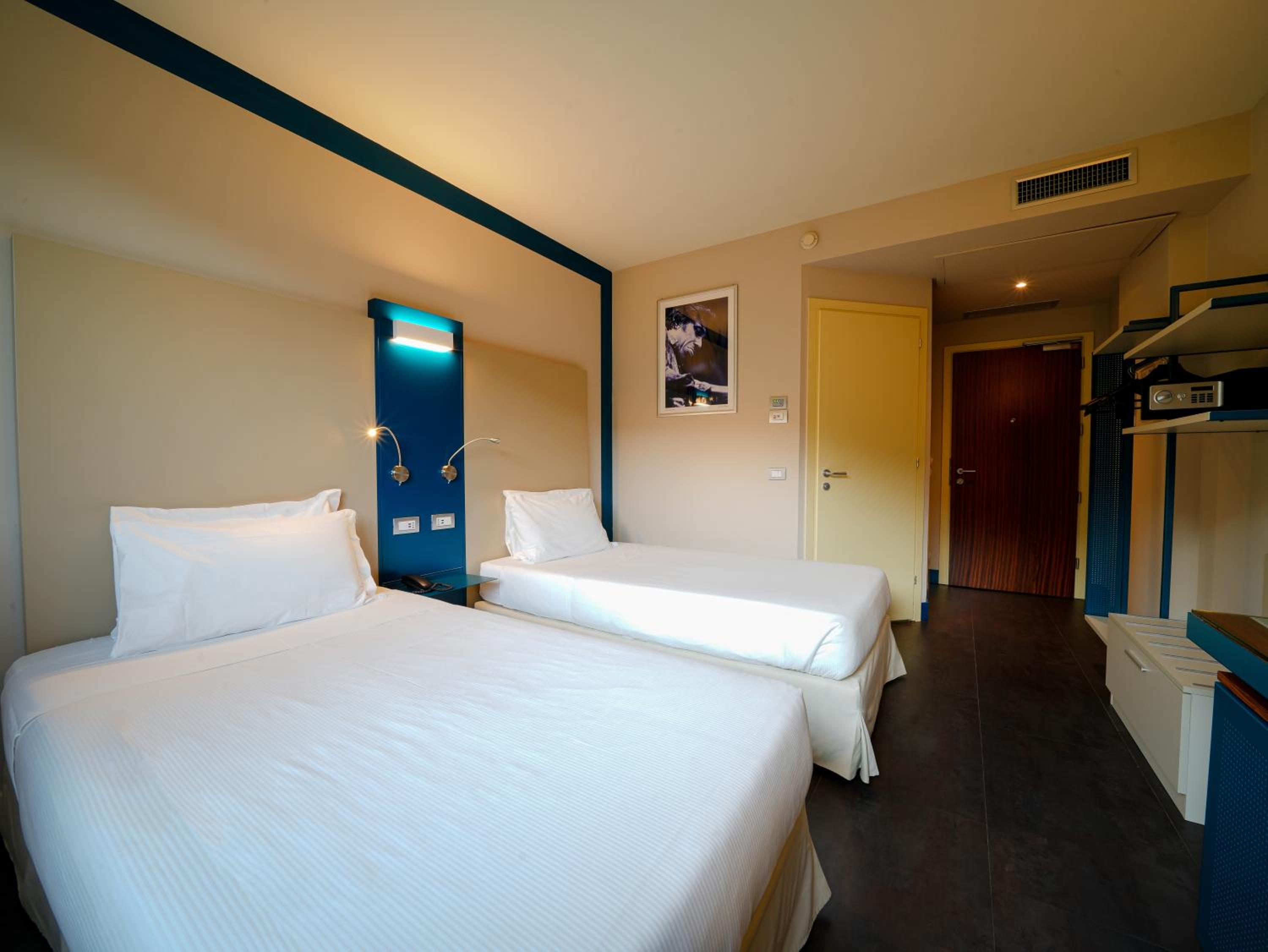 Superior Twin Room - Photo 10