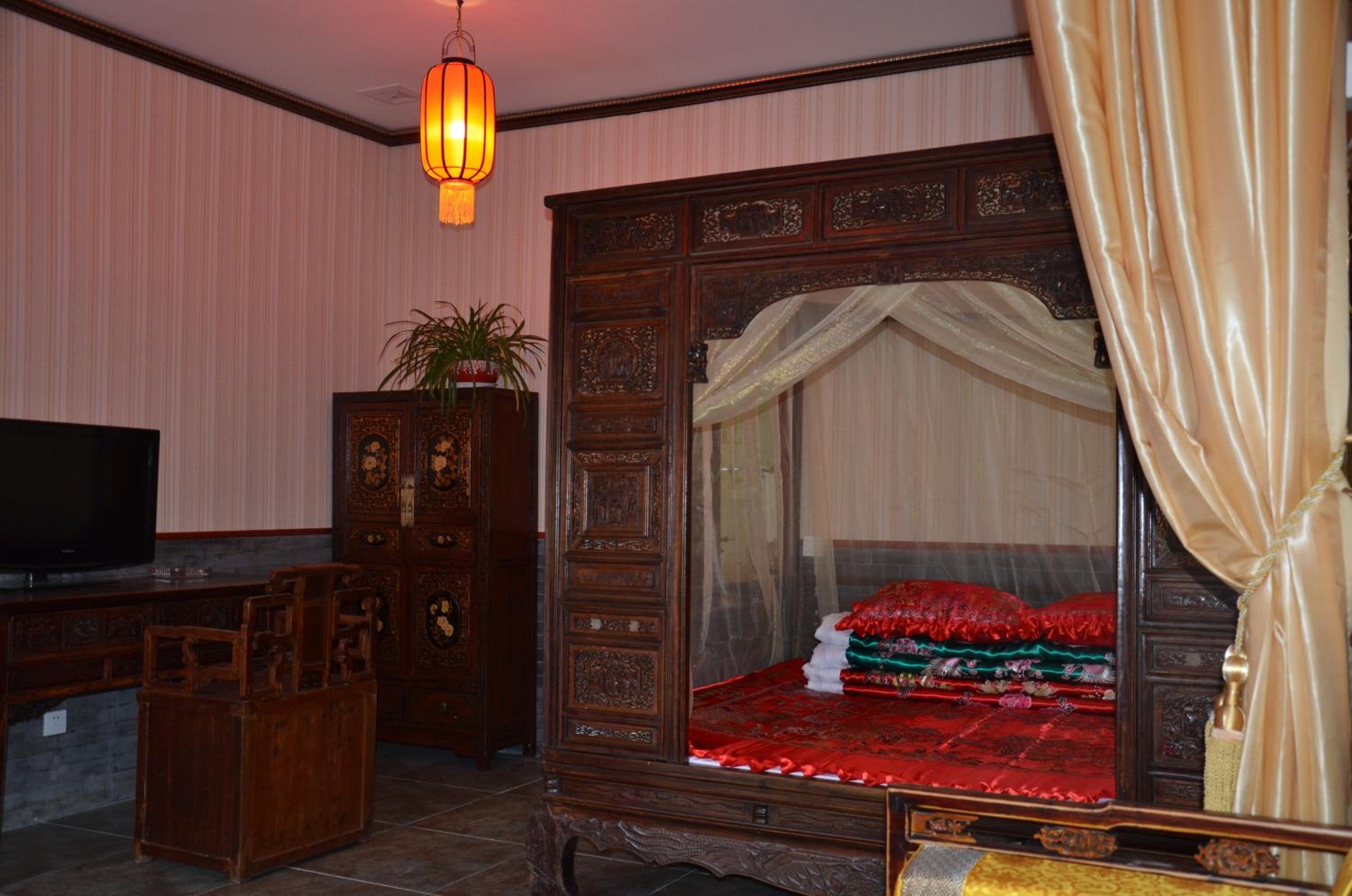 Chinese-style Deluxe Suite photo 2