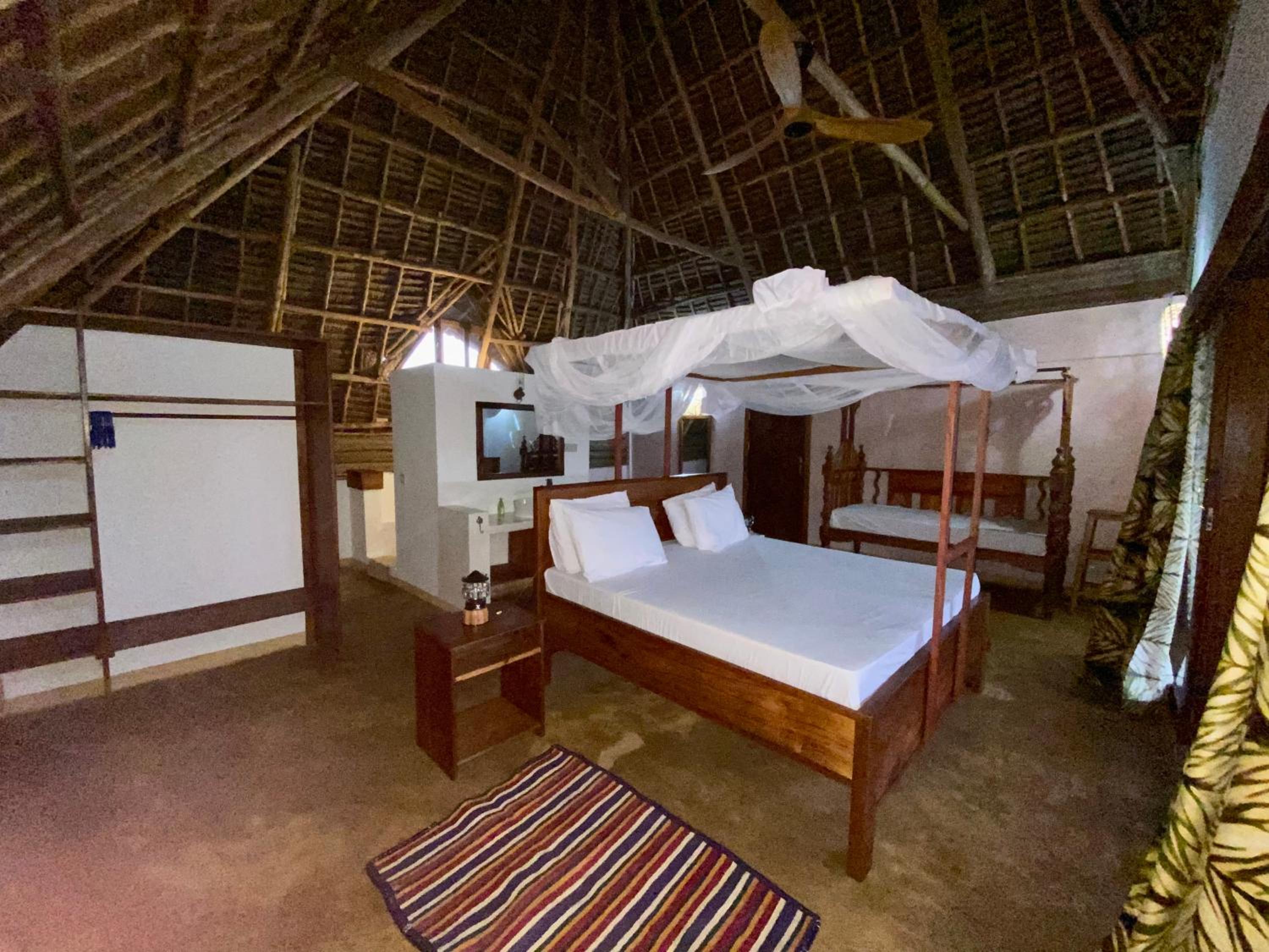 Deluxe Double Room with Balcony photo 3