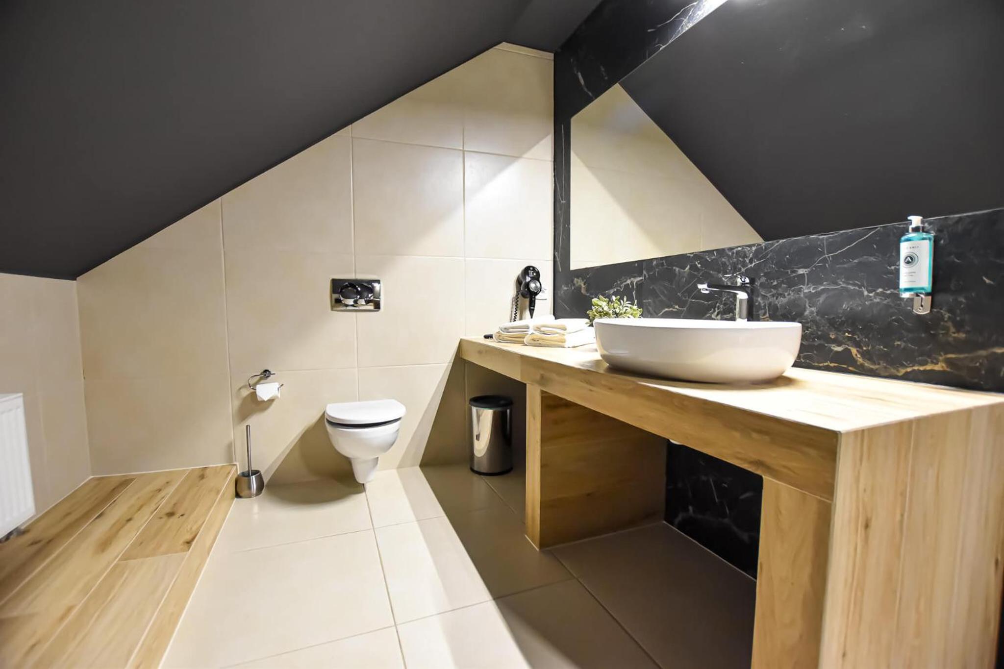 Deluxe Suite - Photo 2