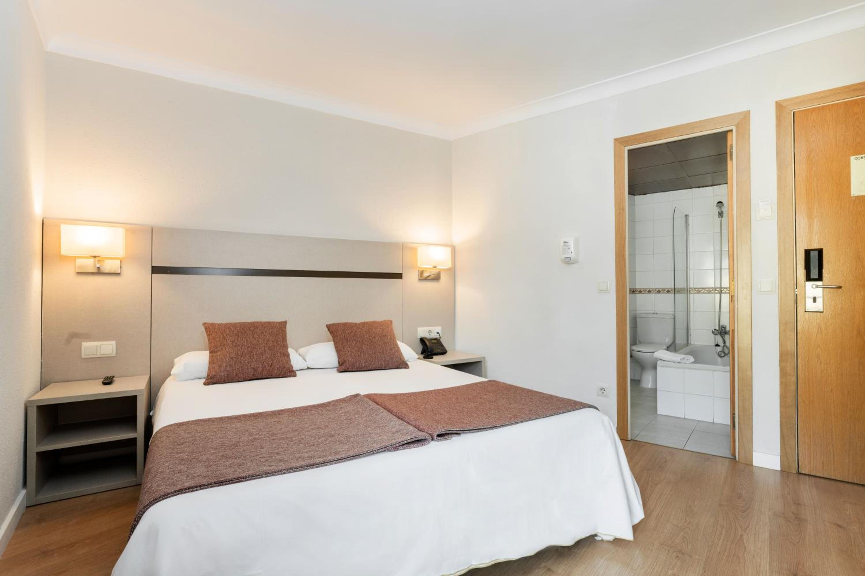 Standard Double Room photo 2