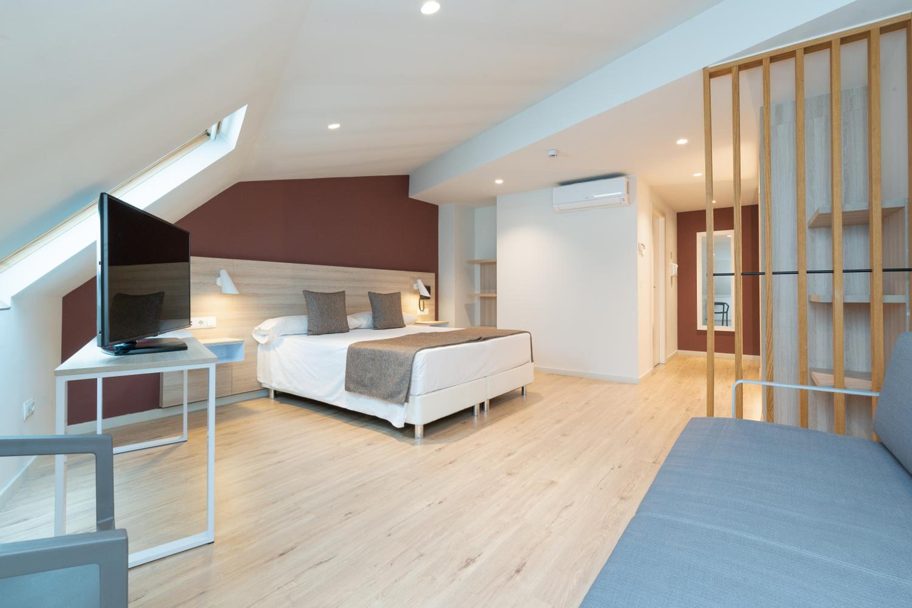 Deluxe Family Room photo 1