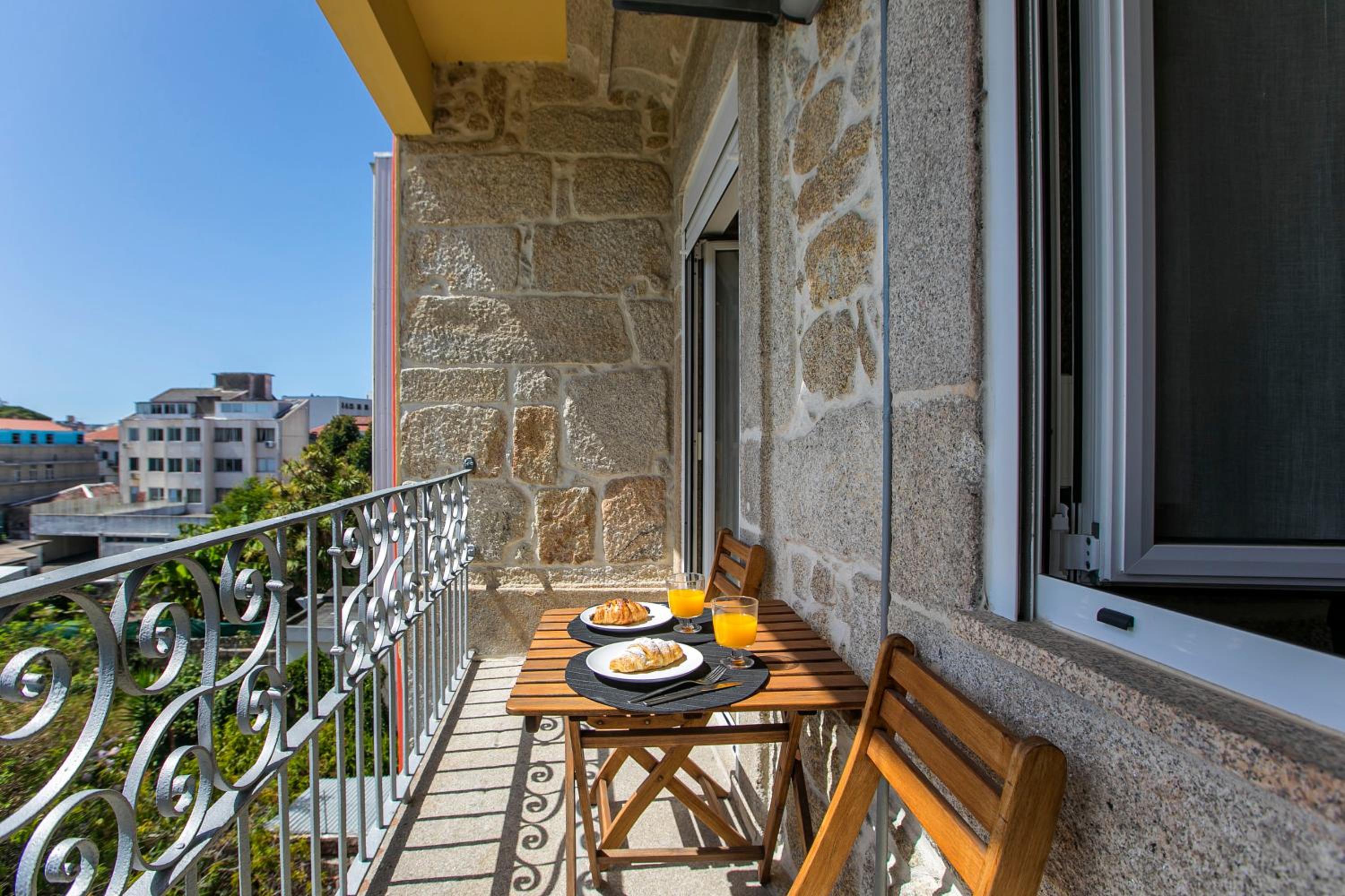 Apartment with Balcony - Photo 27