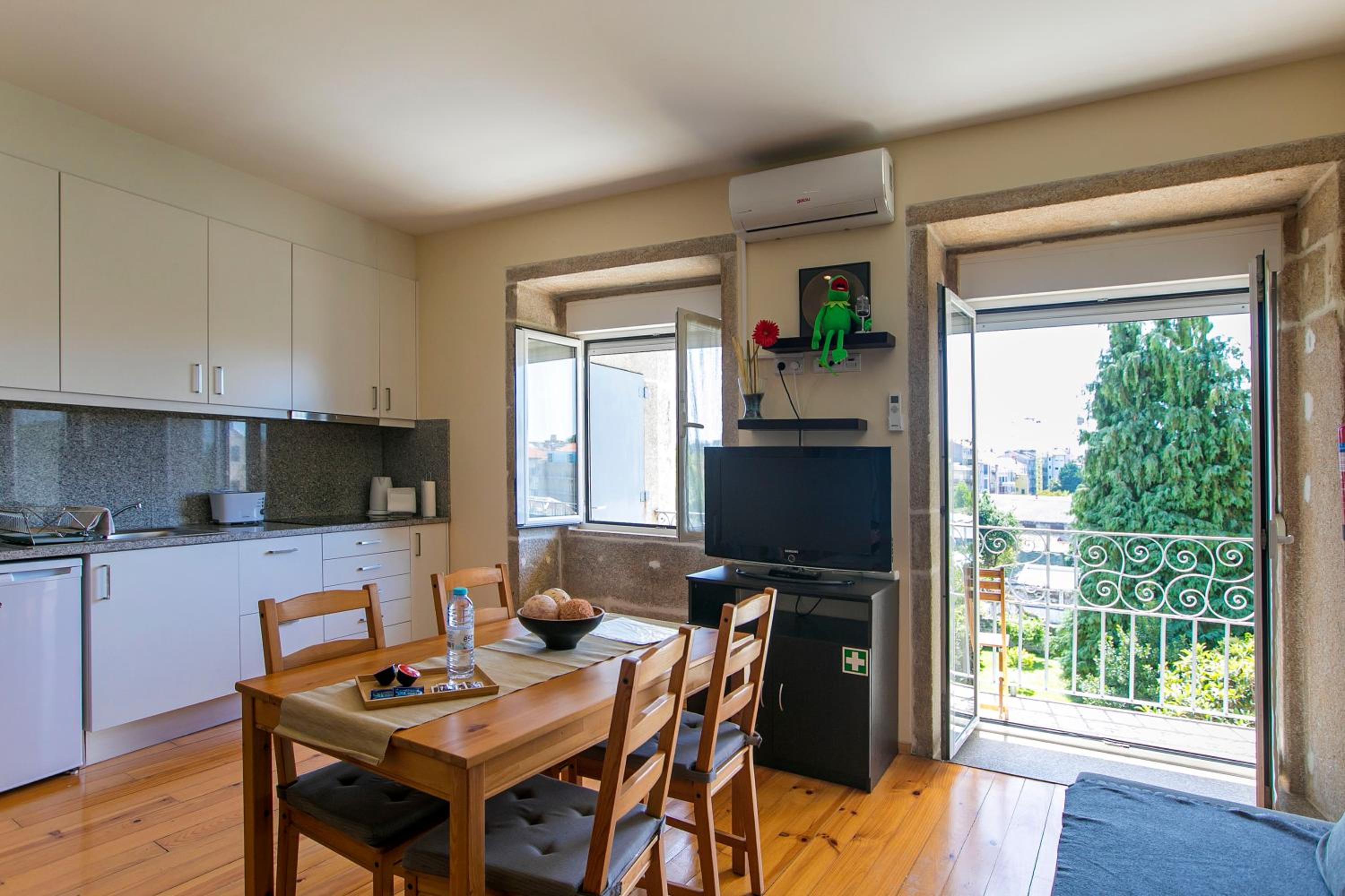 Apartment with Balcony - Photo 20