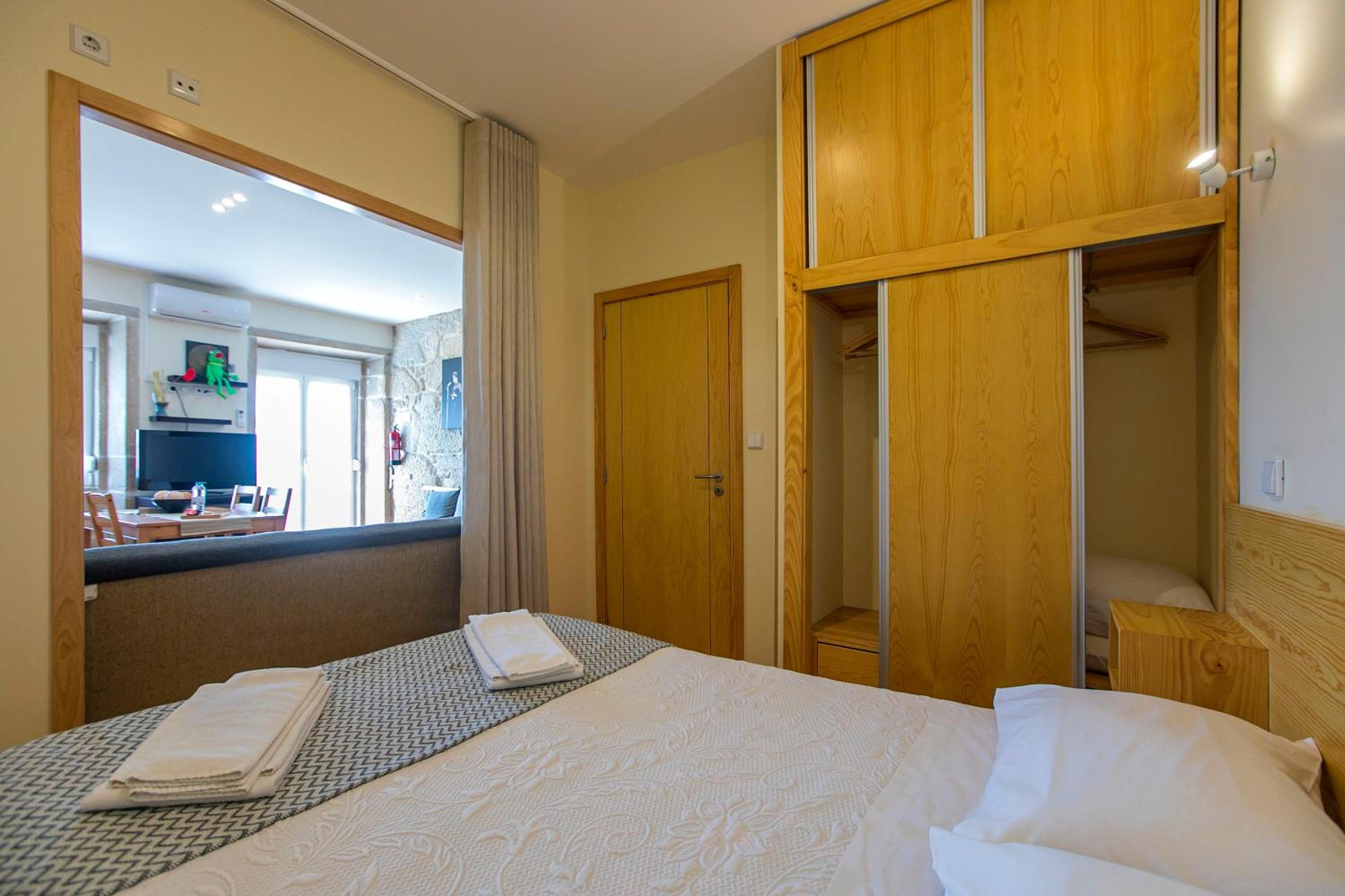 Apartment with Balcony - Photo 14