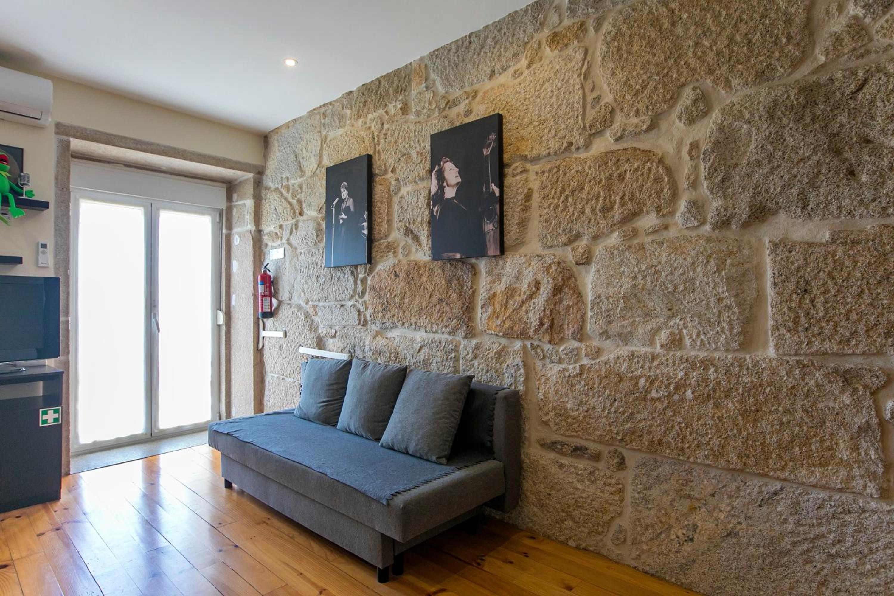 Apartment with Balcony - Photo 18