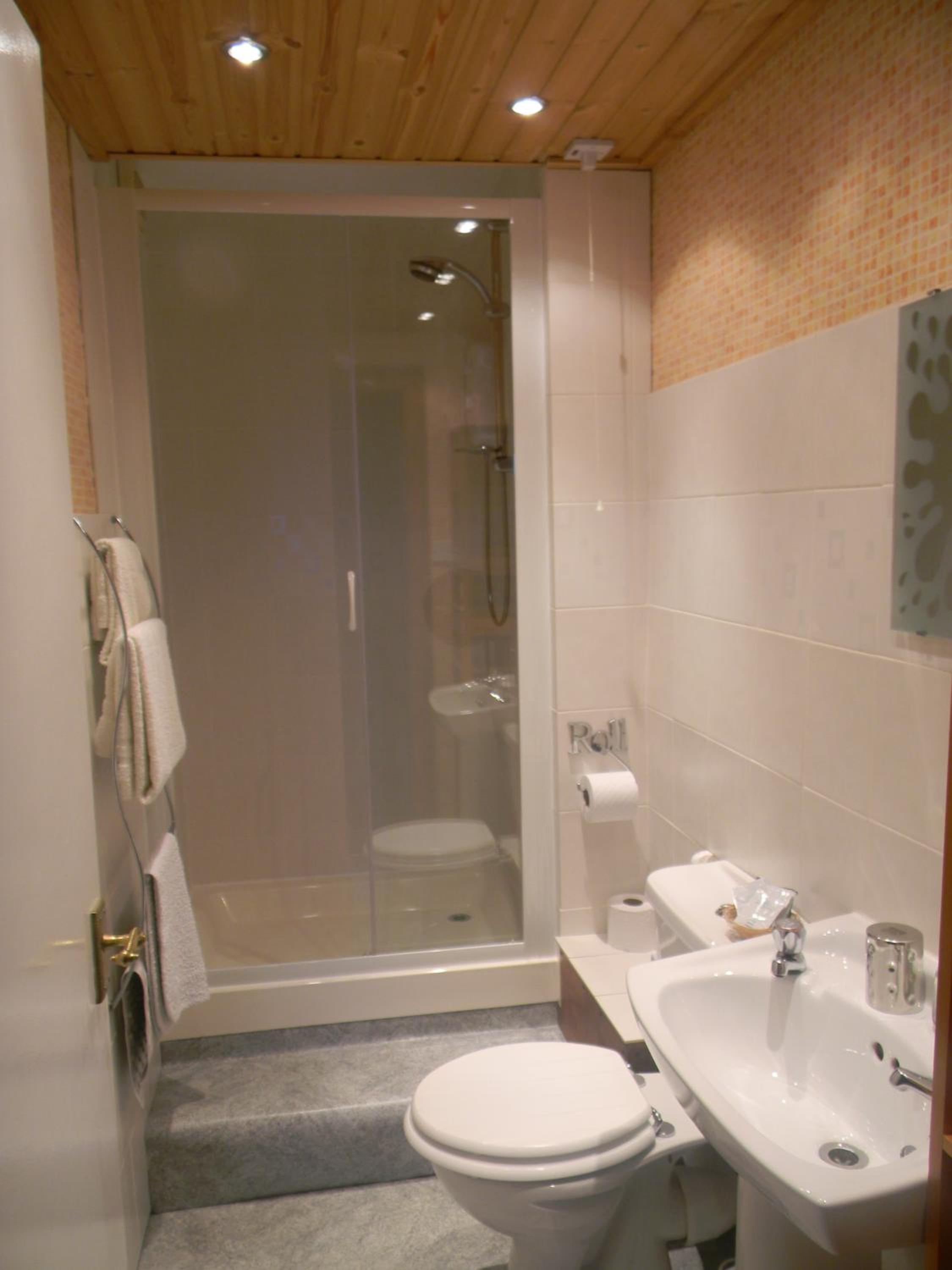 Twin Room with en-suite Shower photo 2