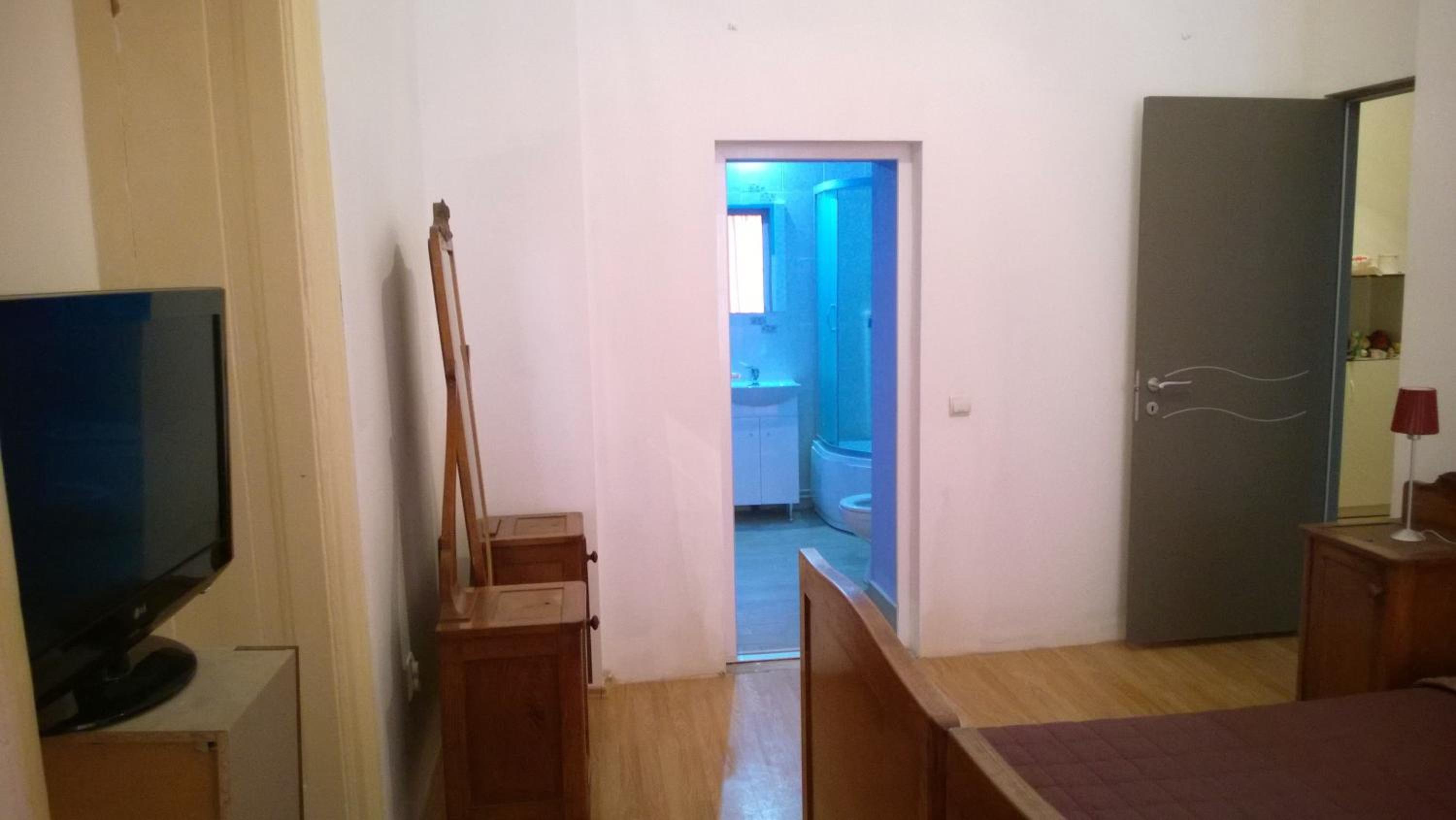 Twin Room with Private Bathroom photo 2