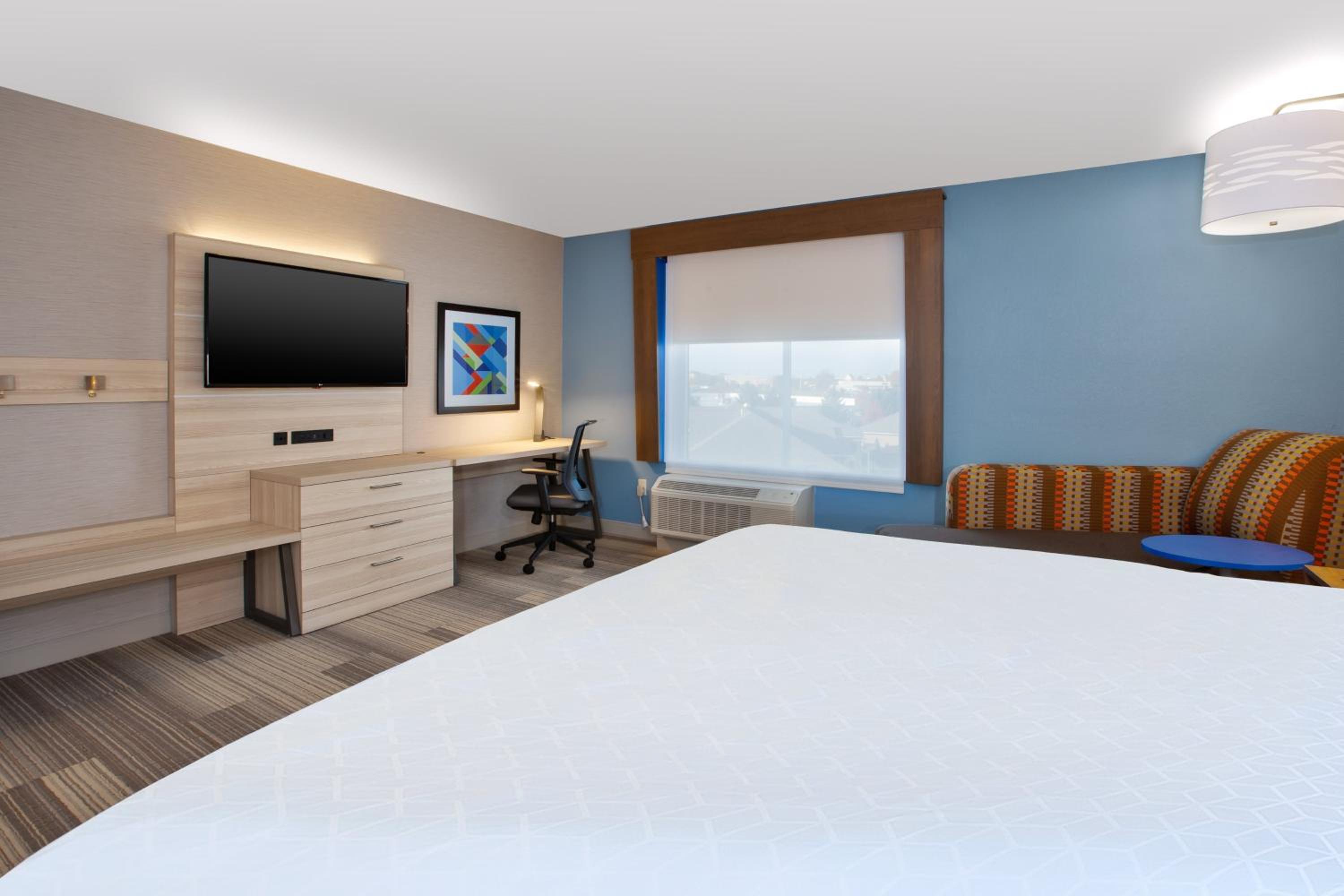 Standard King Room - Photo 4