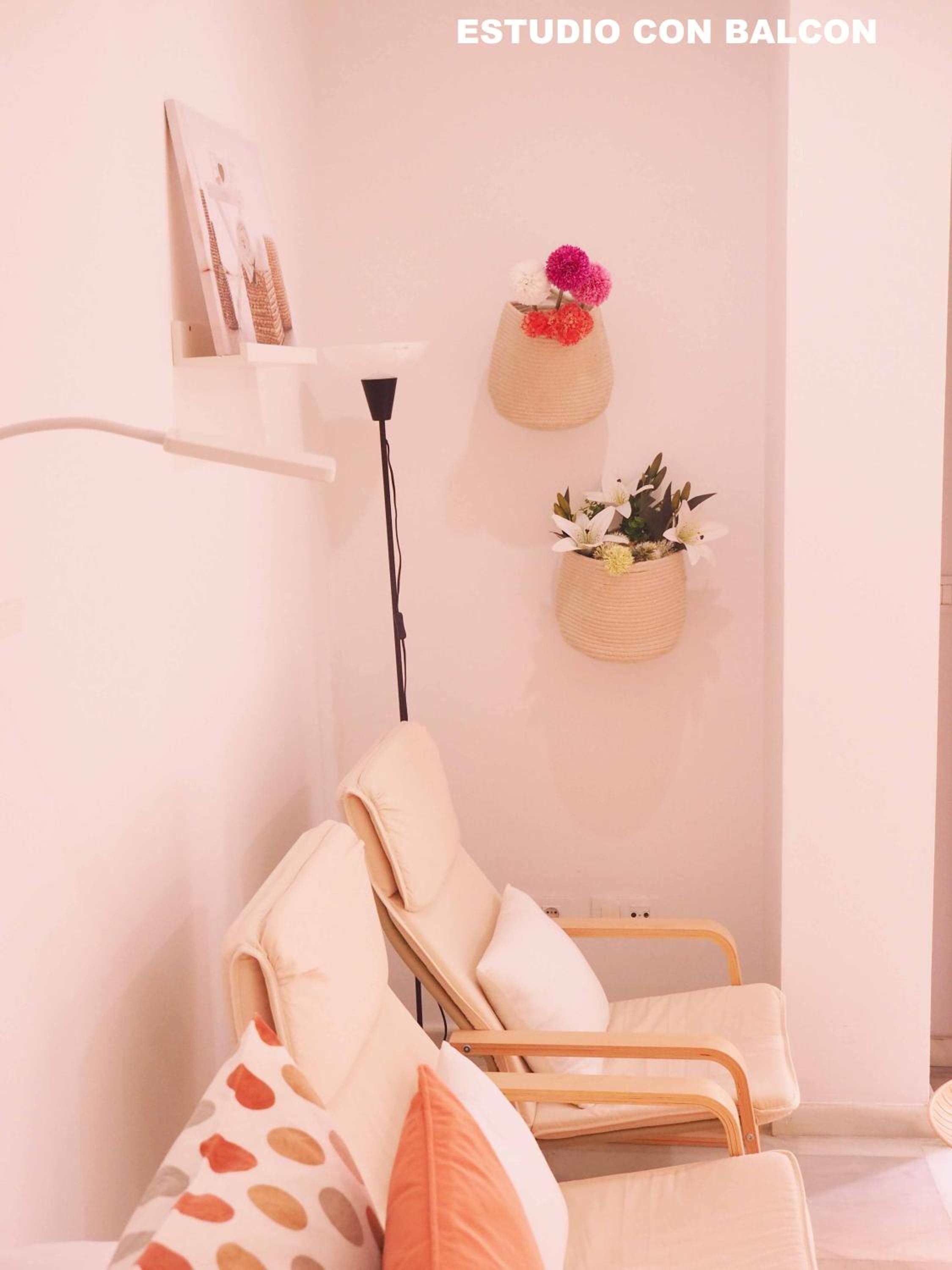 Studio with Balcony - Photo 18