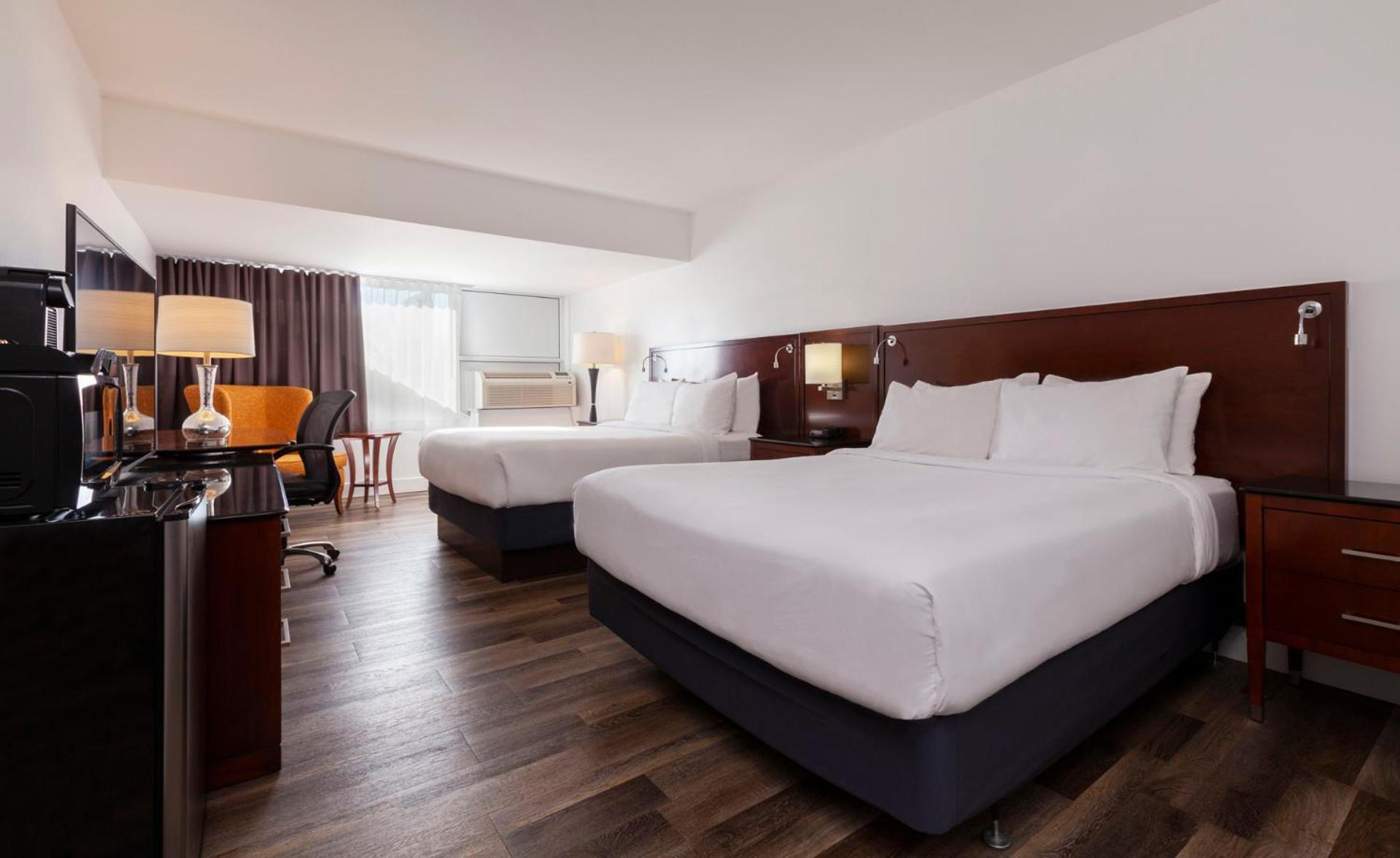 Deluxe Queen Room with Two Queen Beds - Non-Smoking - Photo 1