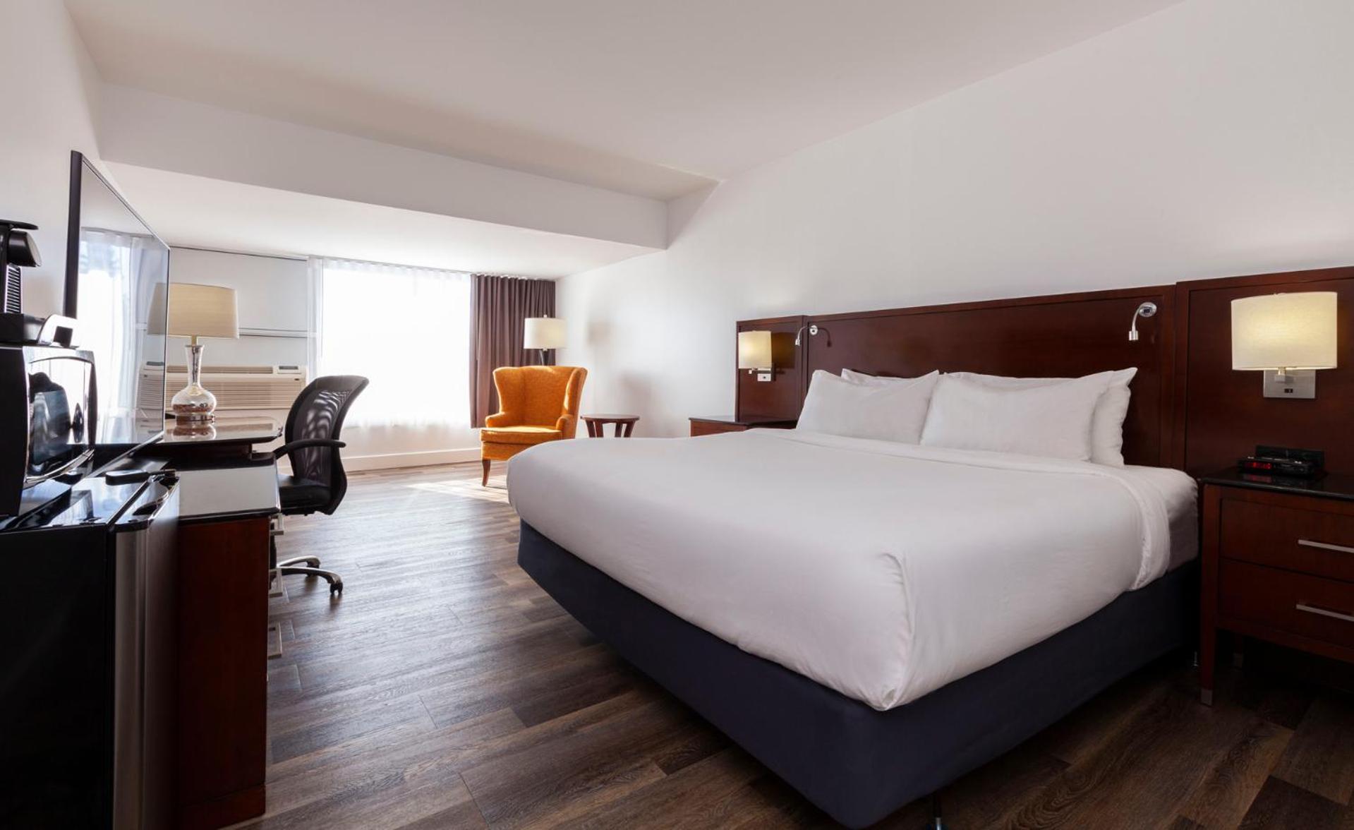 Deluxe King Room - Photo 1