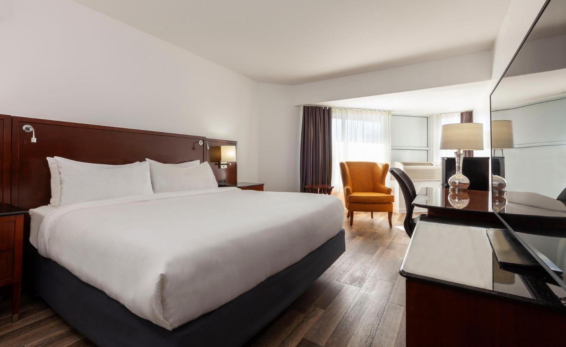Deluxe King Room - Photo 3