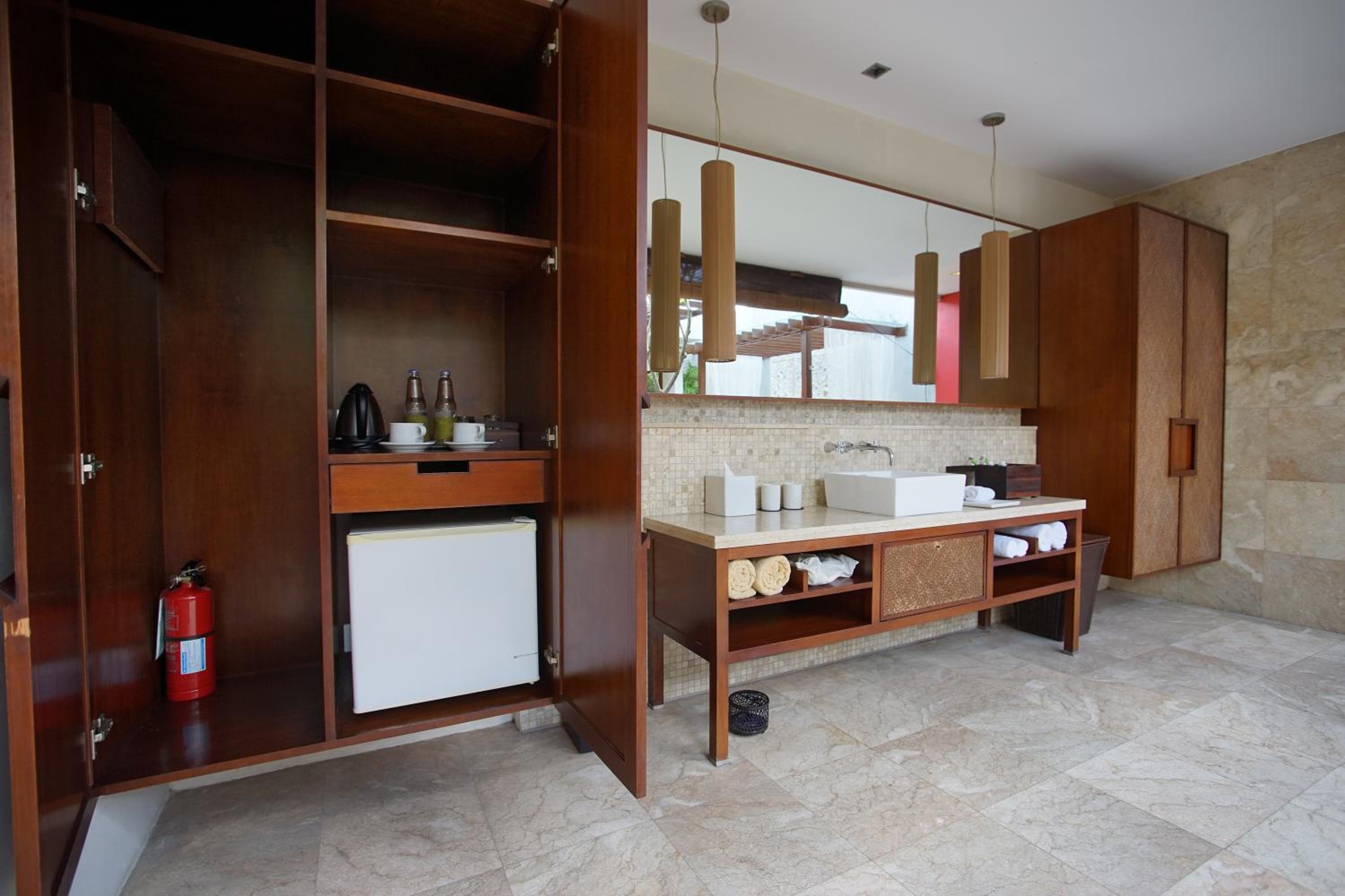 Available room thumbnail 6
