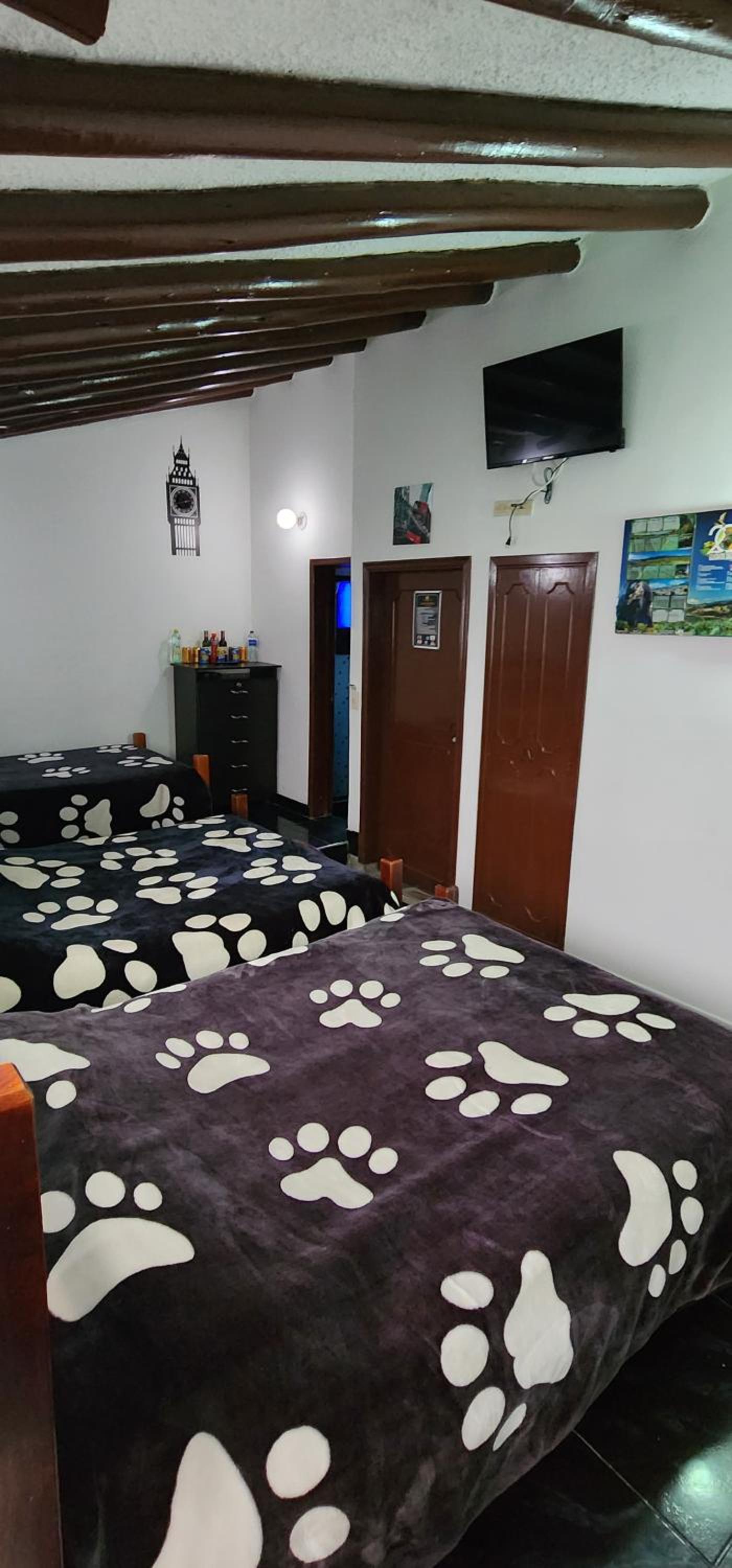 Family Room with Private Bathroom photo 2
