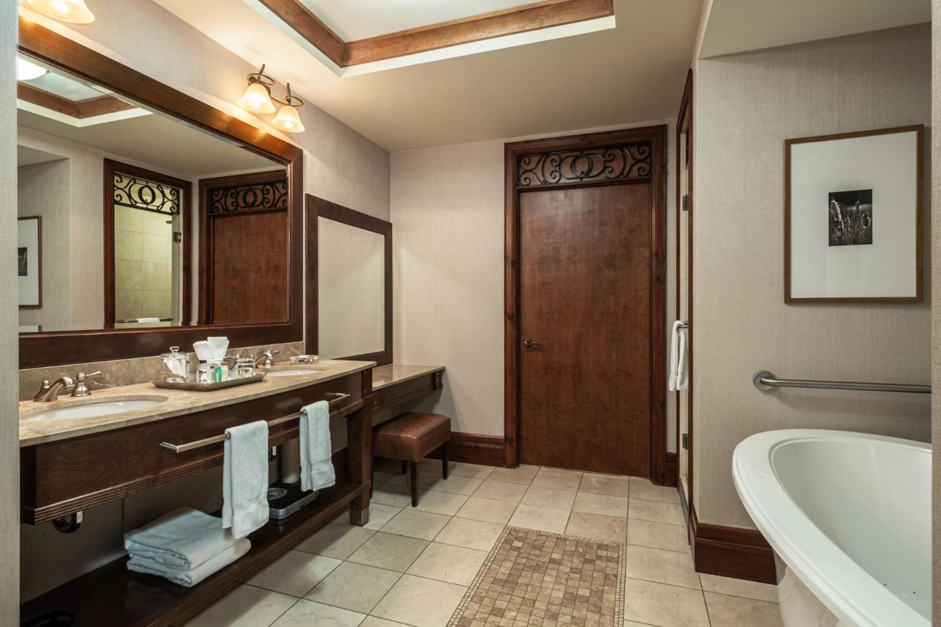 Semi-Adapted Suite - Photo 2