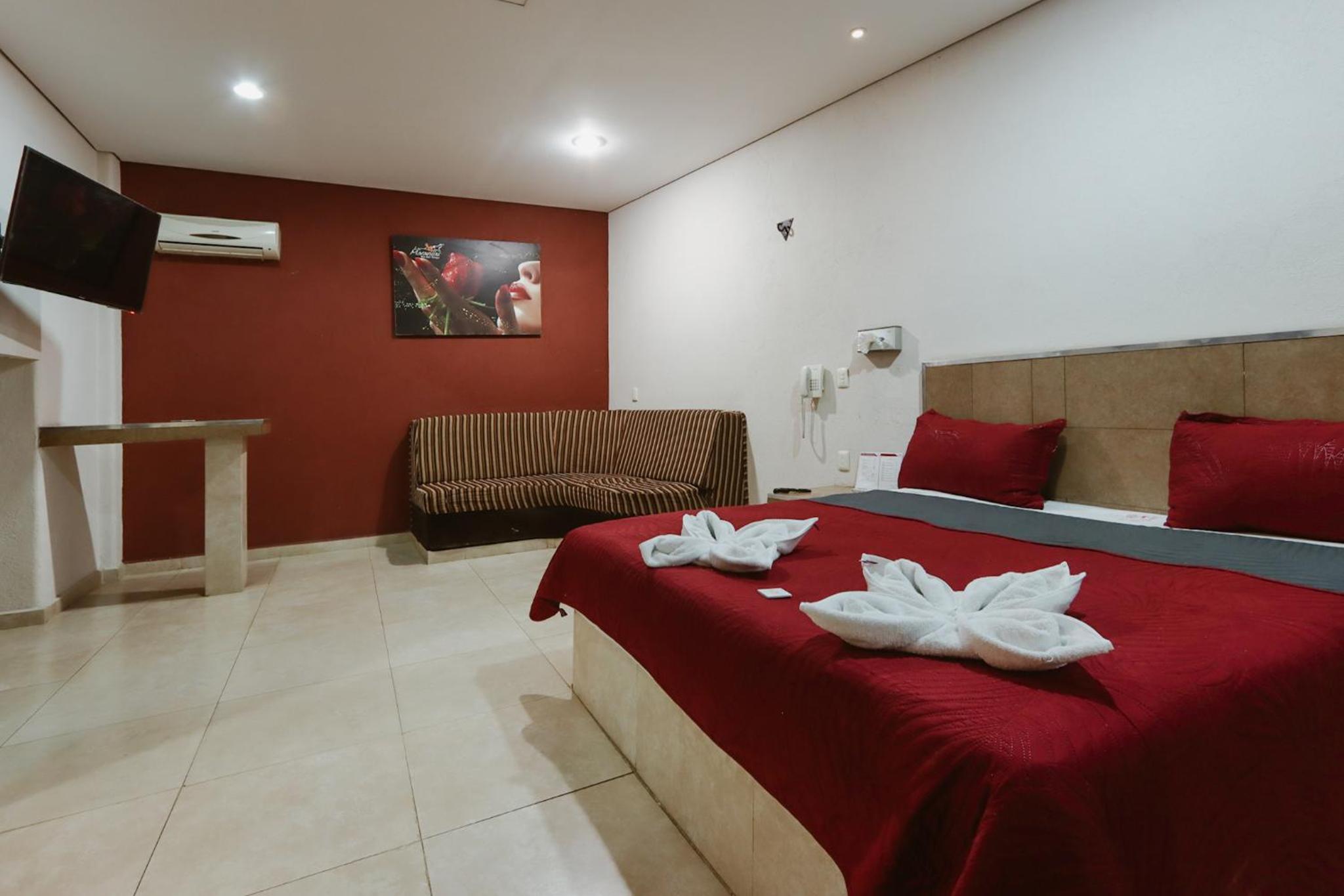 Deluxe Suite with Spa Bath