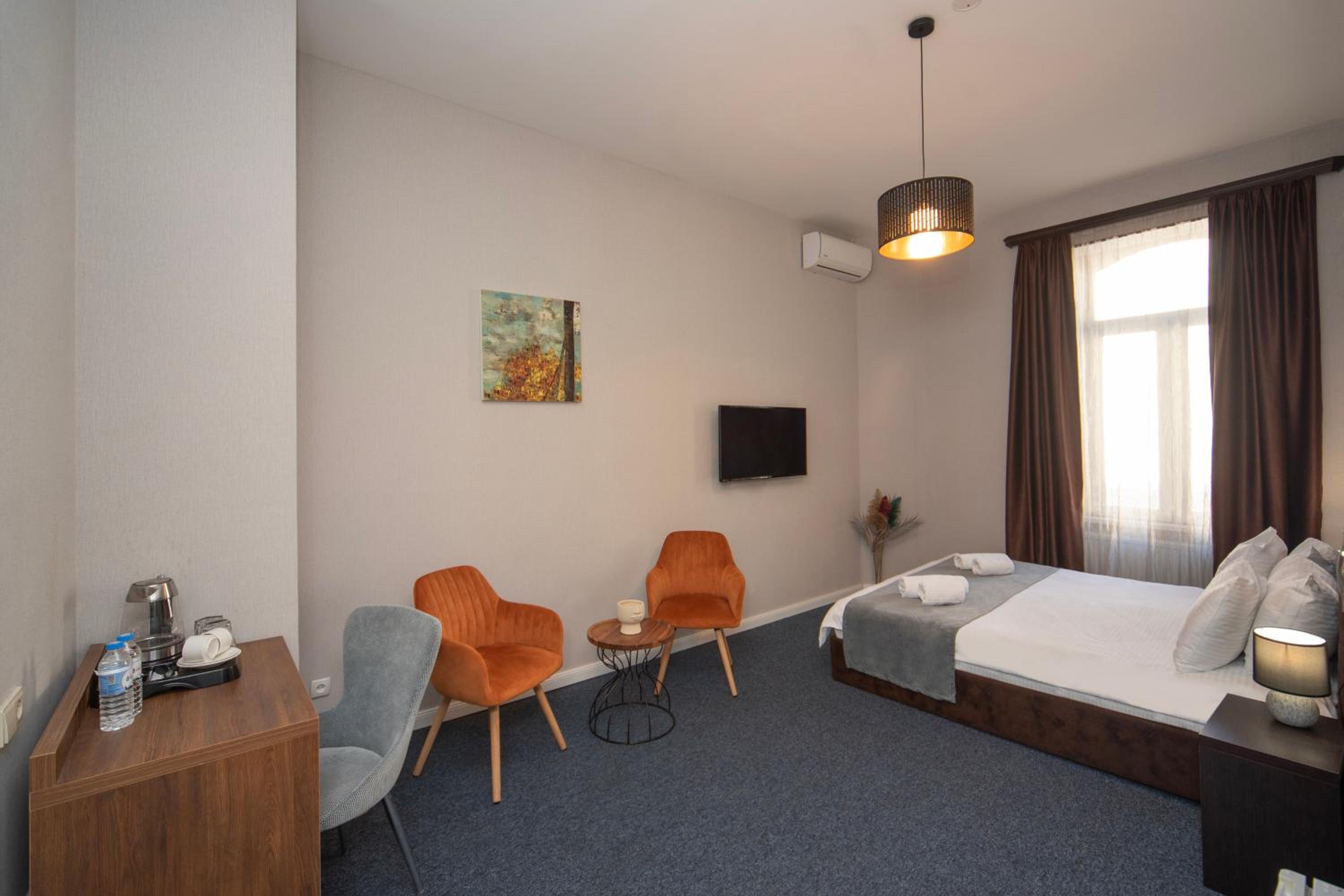 Standard Double or Twin Room - Photo 16