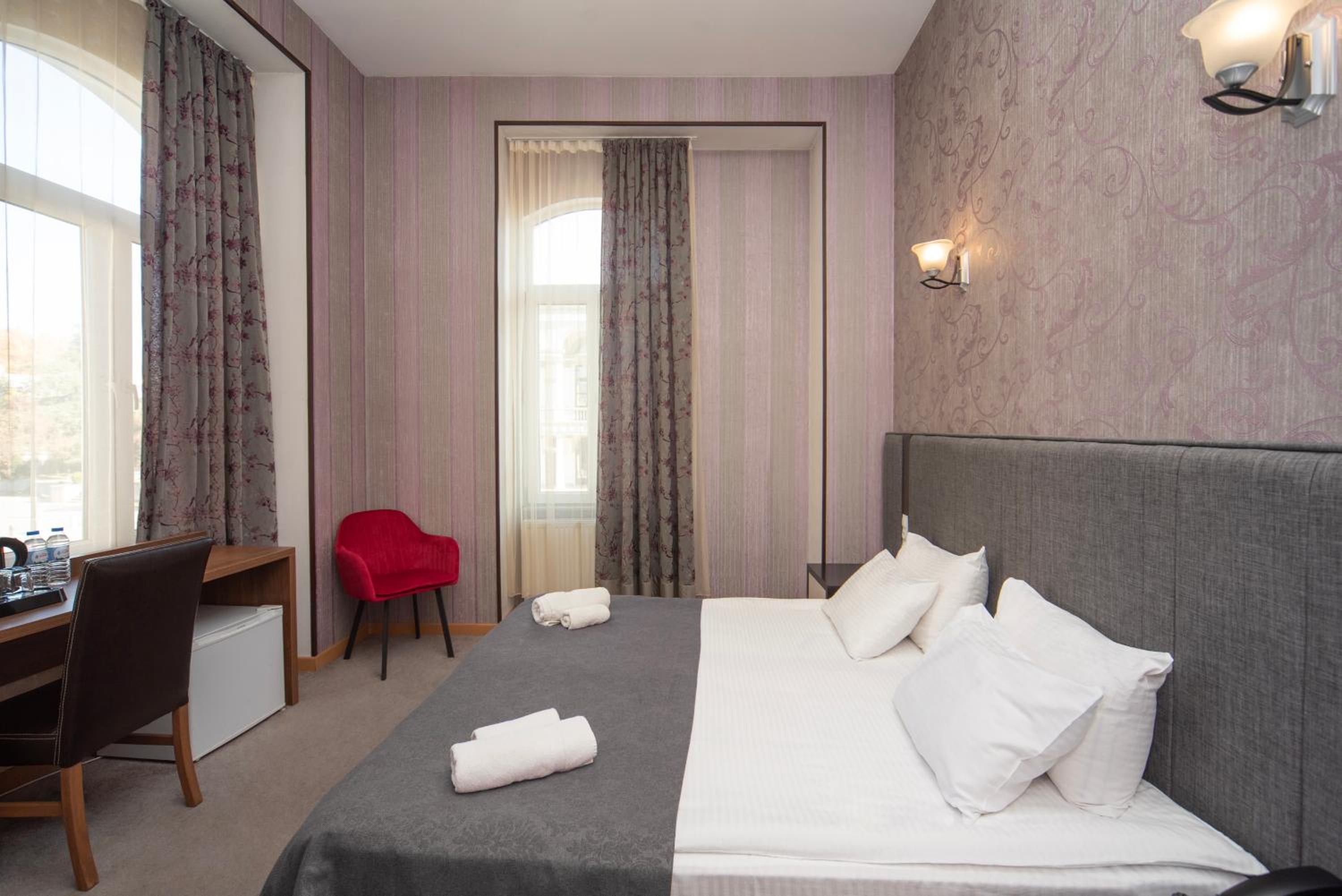 Standard Double or Twin Room - Photo 18