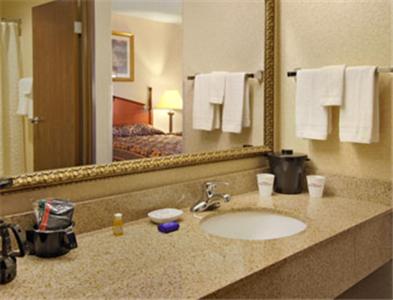 King Room - Non-Smoking - Photo 7