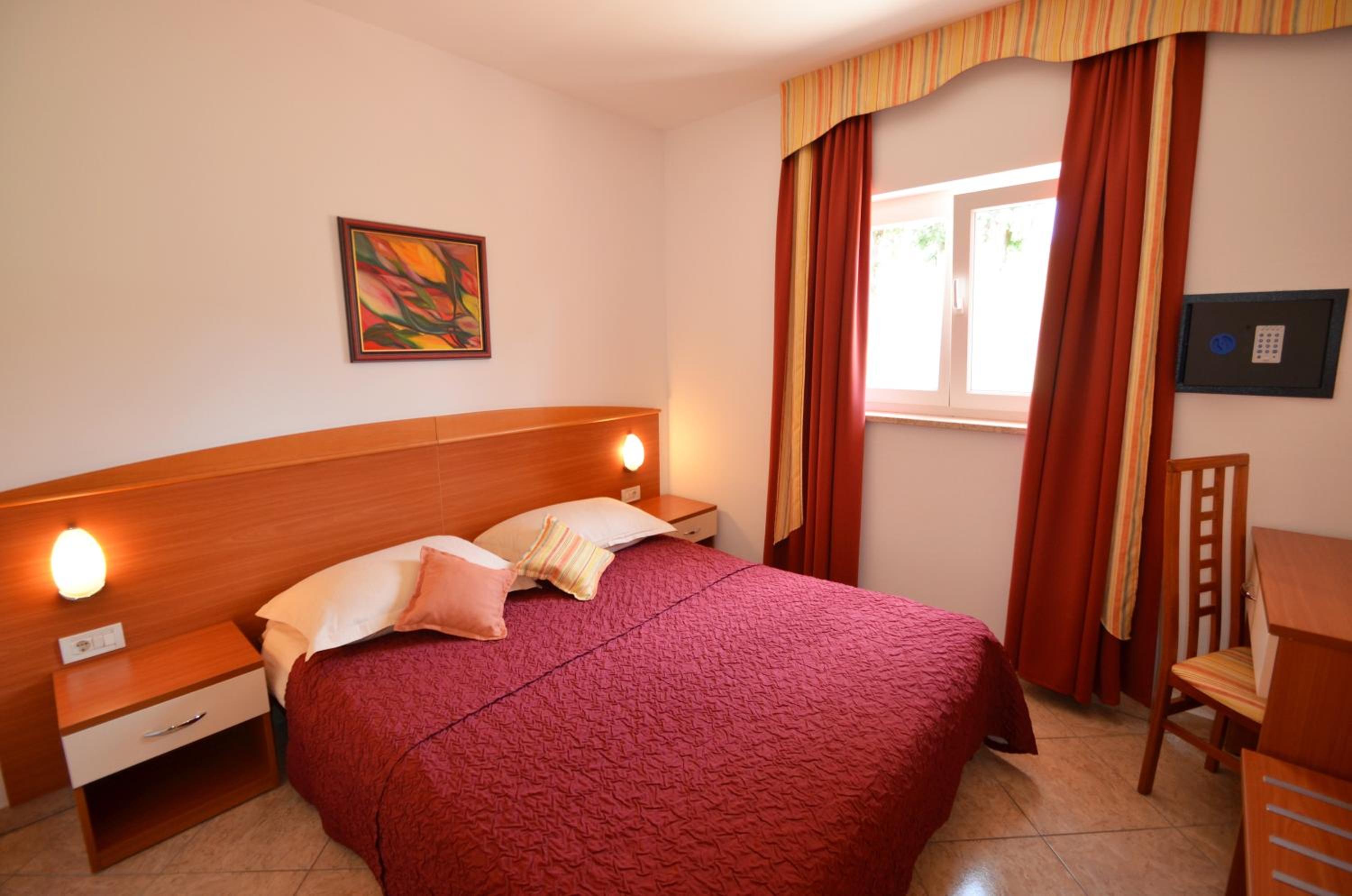 Standard One-Bedroom Apartment - Photo 13