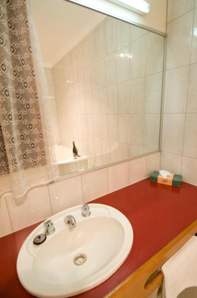 Twin Room - Photo 2