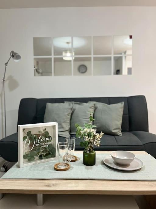 One-Bedroom Apartment photo 3