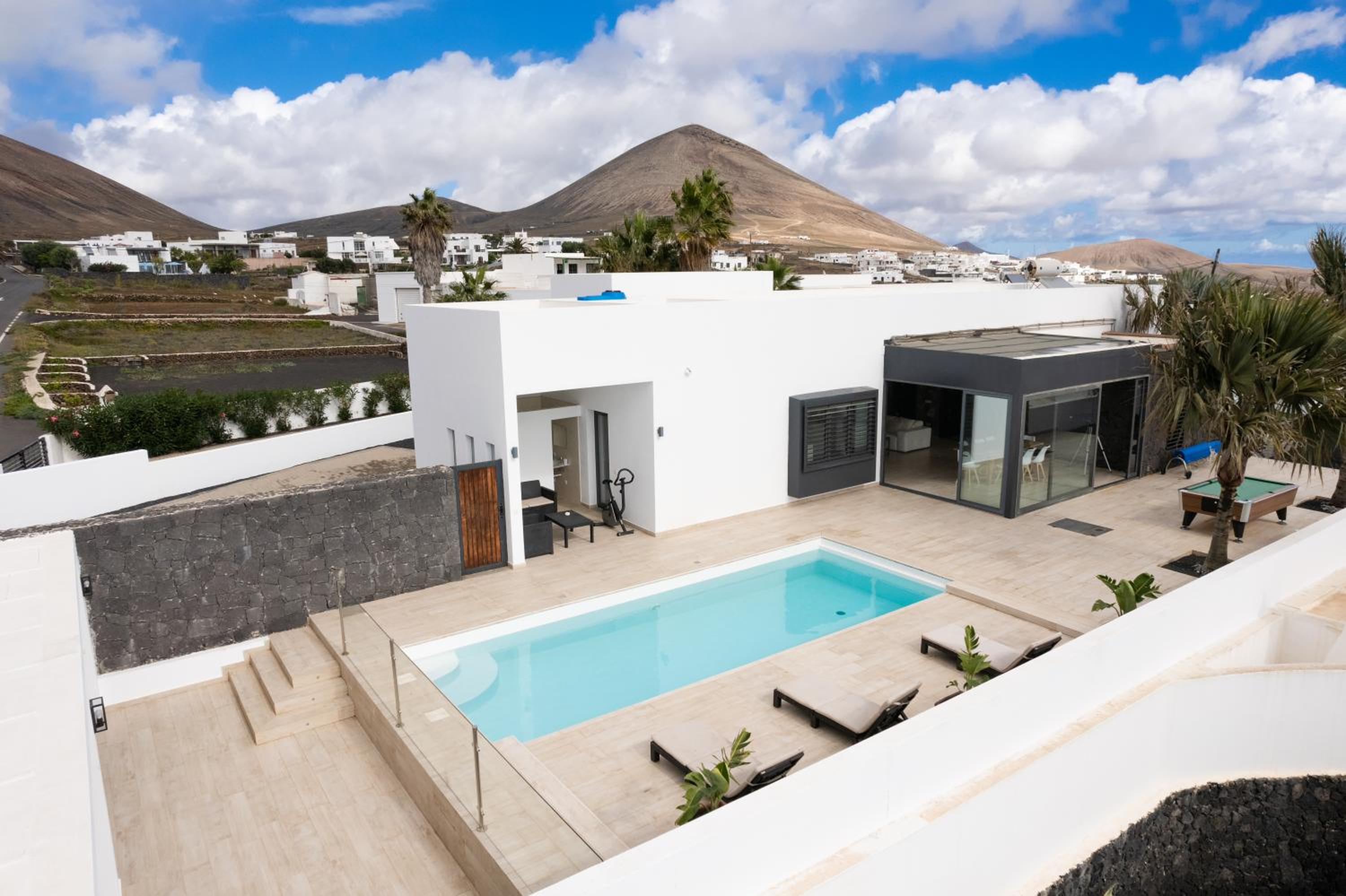 Three-Bedroom Villa photo 2