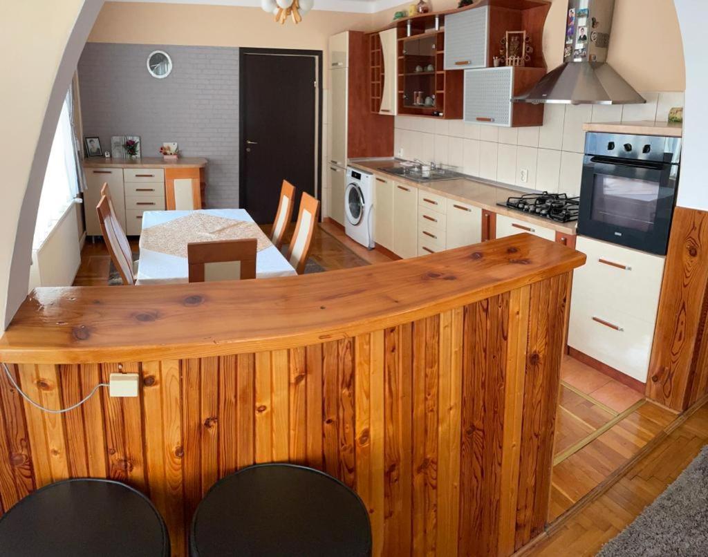 Seven-Bedroom House - Photo 13