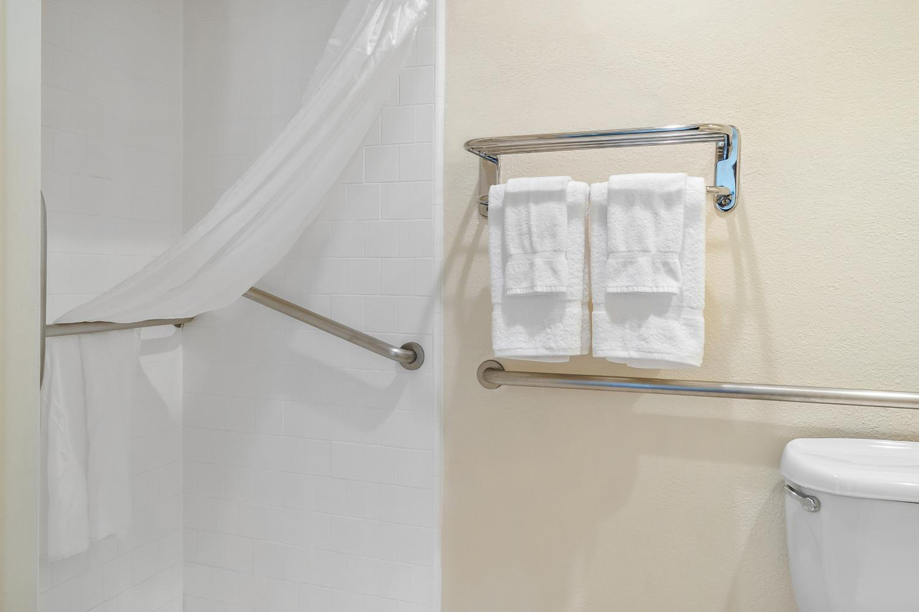 Queen Room With Walk-In Shower - Disability Access/Non-Smoking